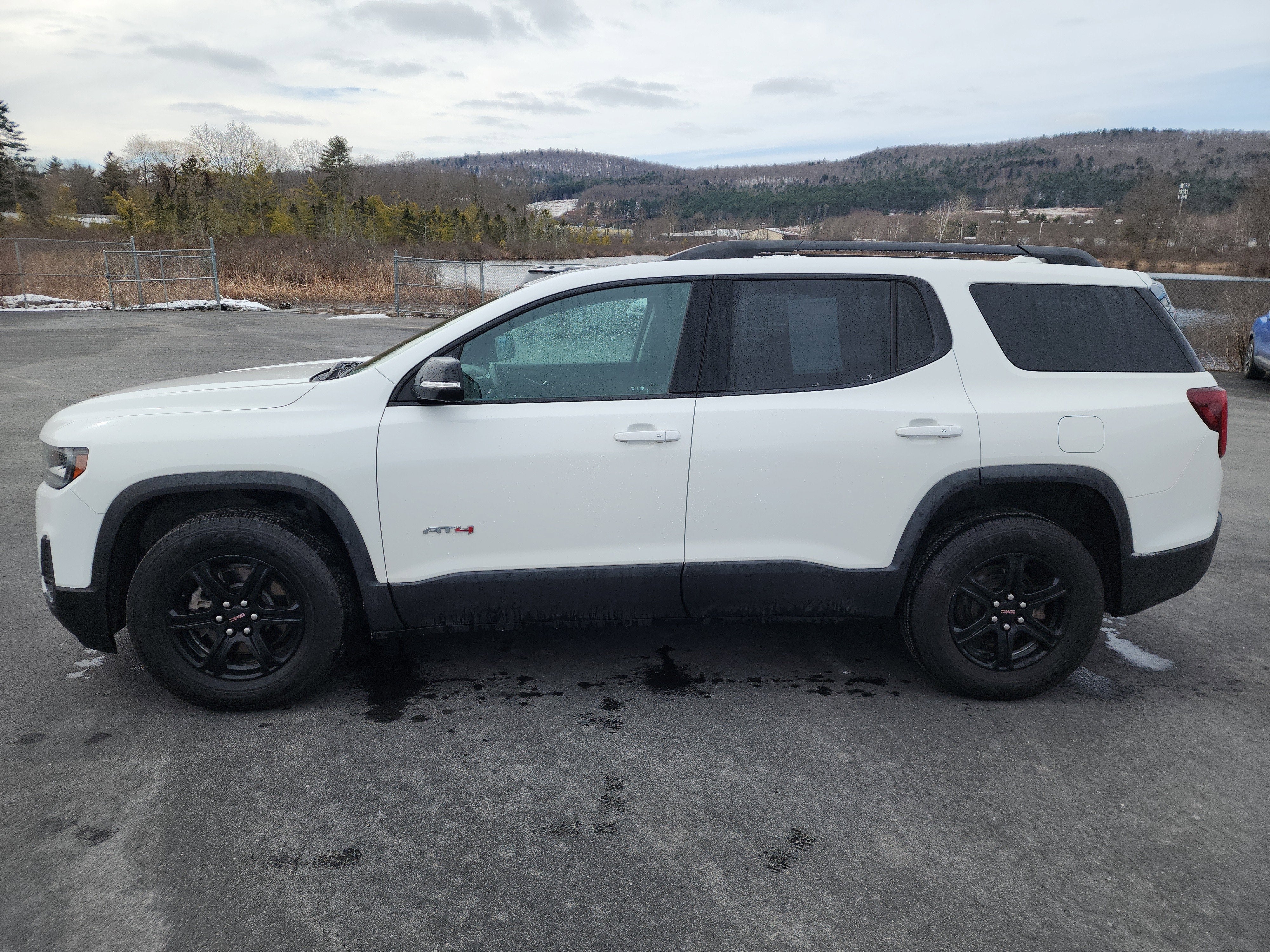 2023 GMC Acadia AT4
