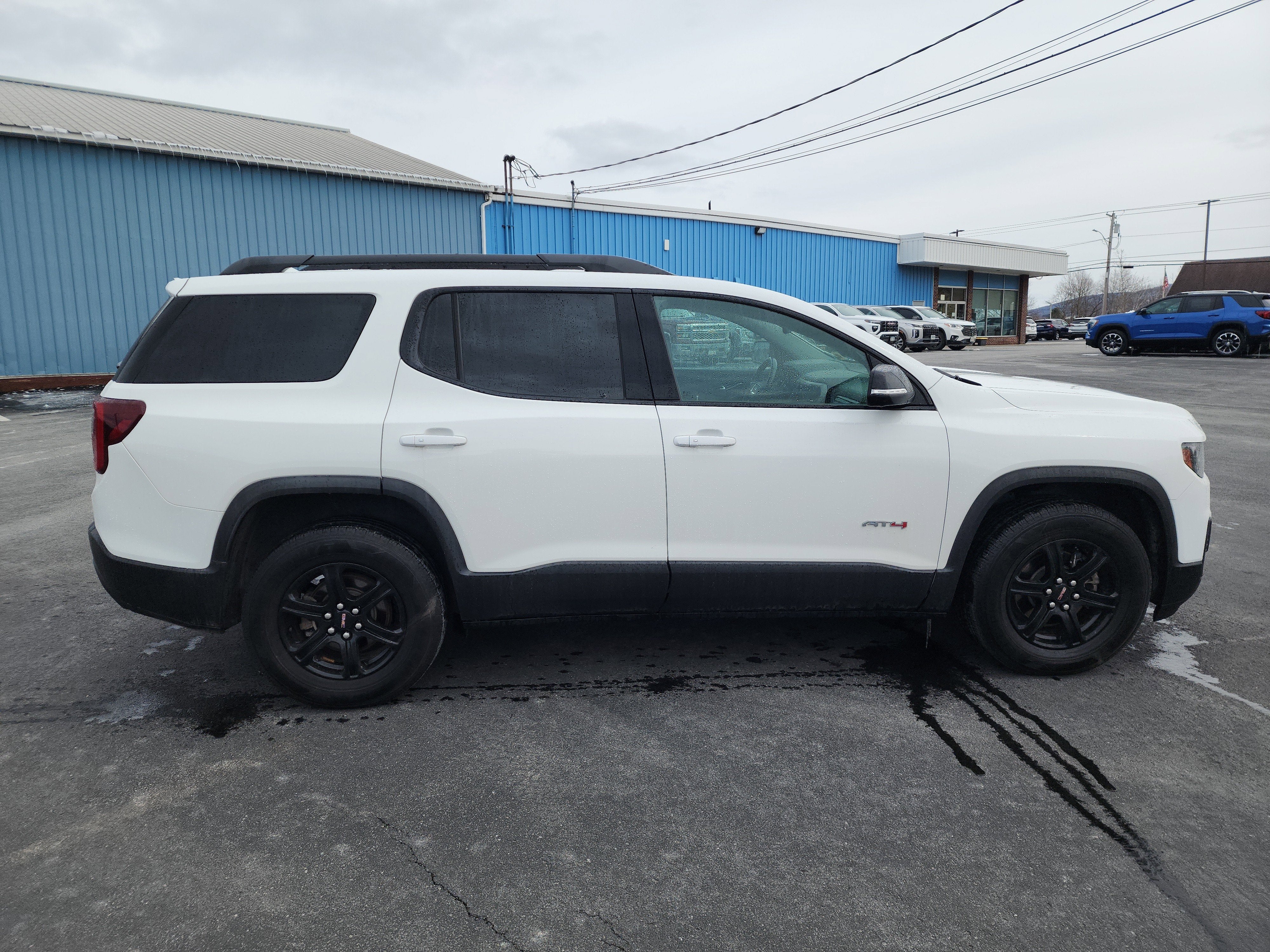 2023 GMC Acadia AT4