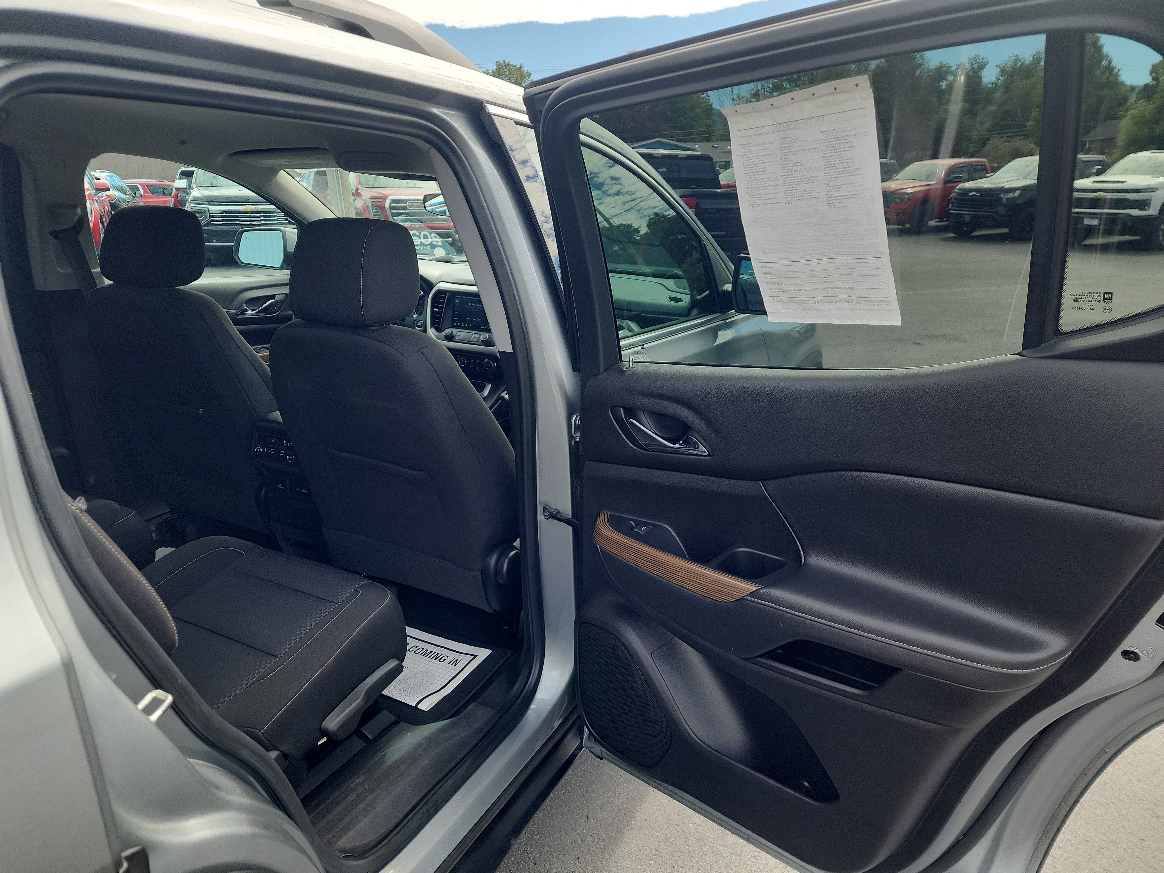 2023 GMC Acadia SLE
