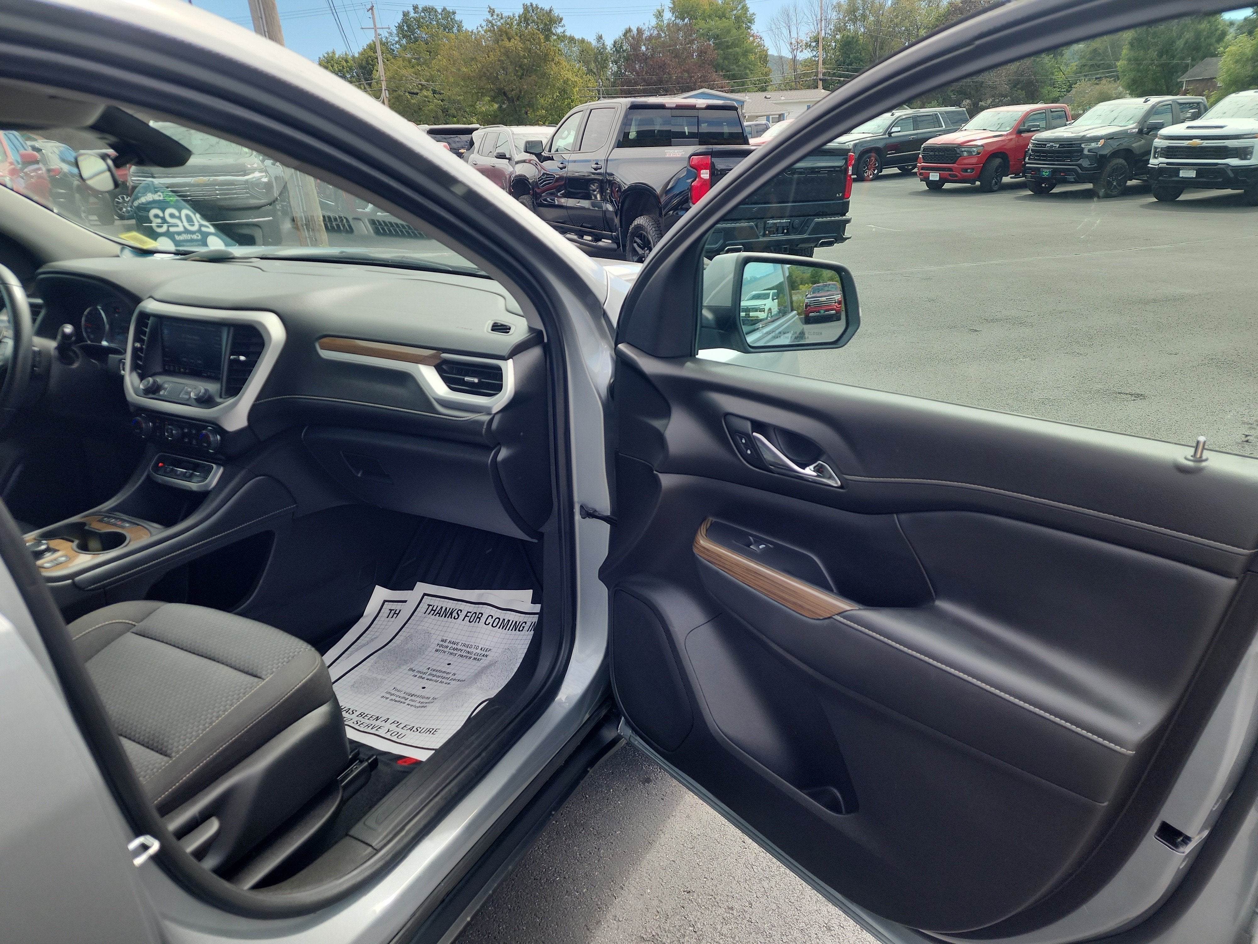 2023 GMC Acadia SLE