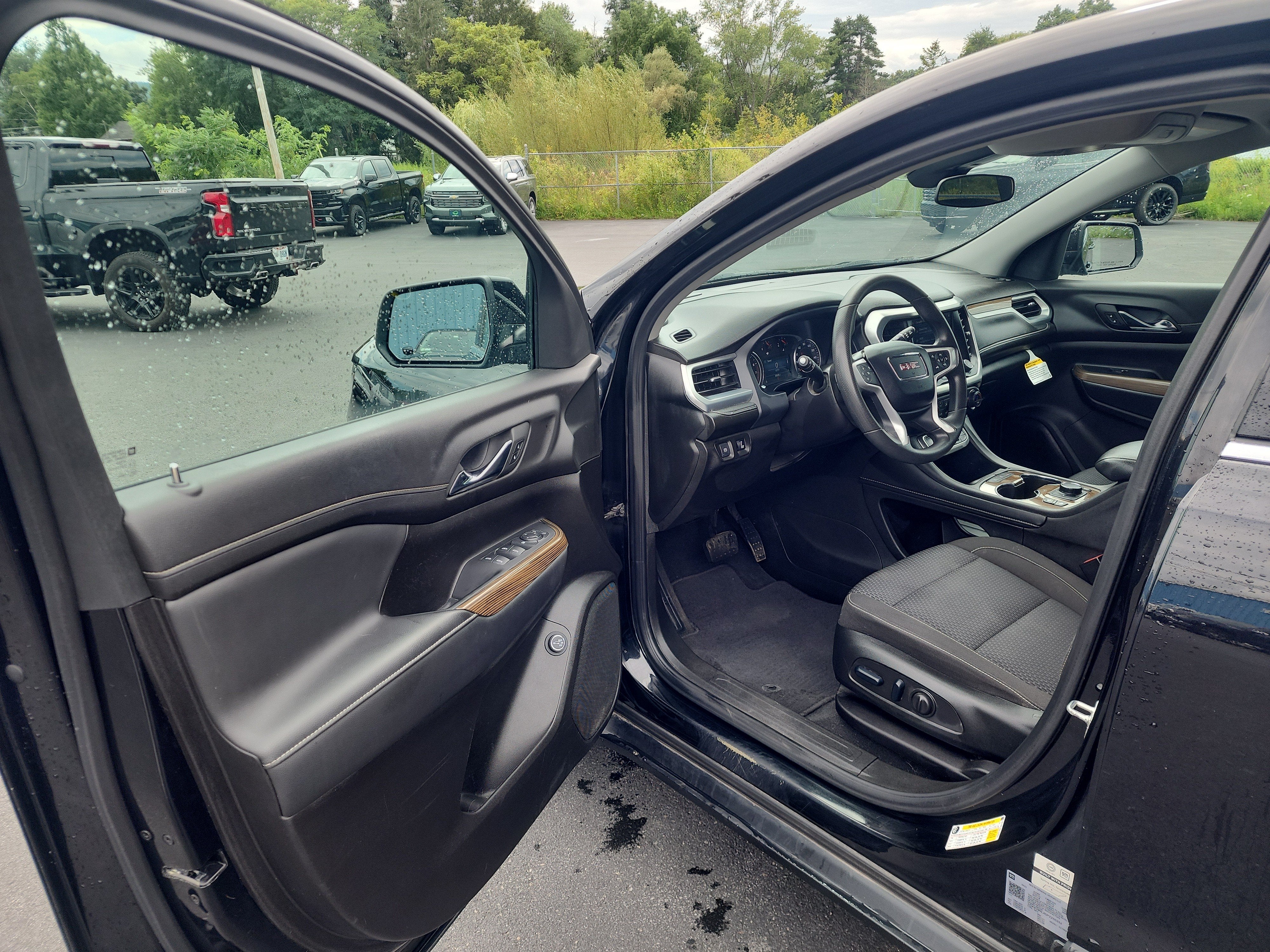 2023 GMC Acadia SLE - Photo 10