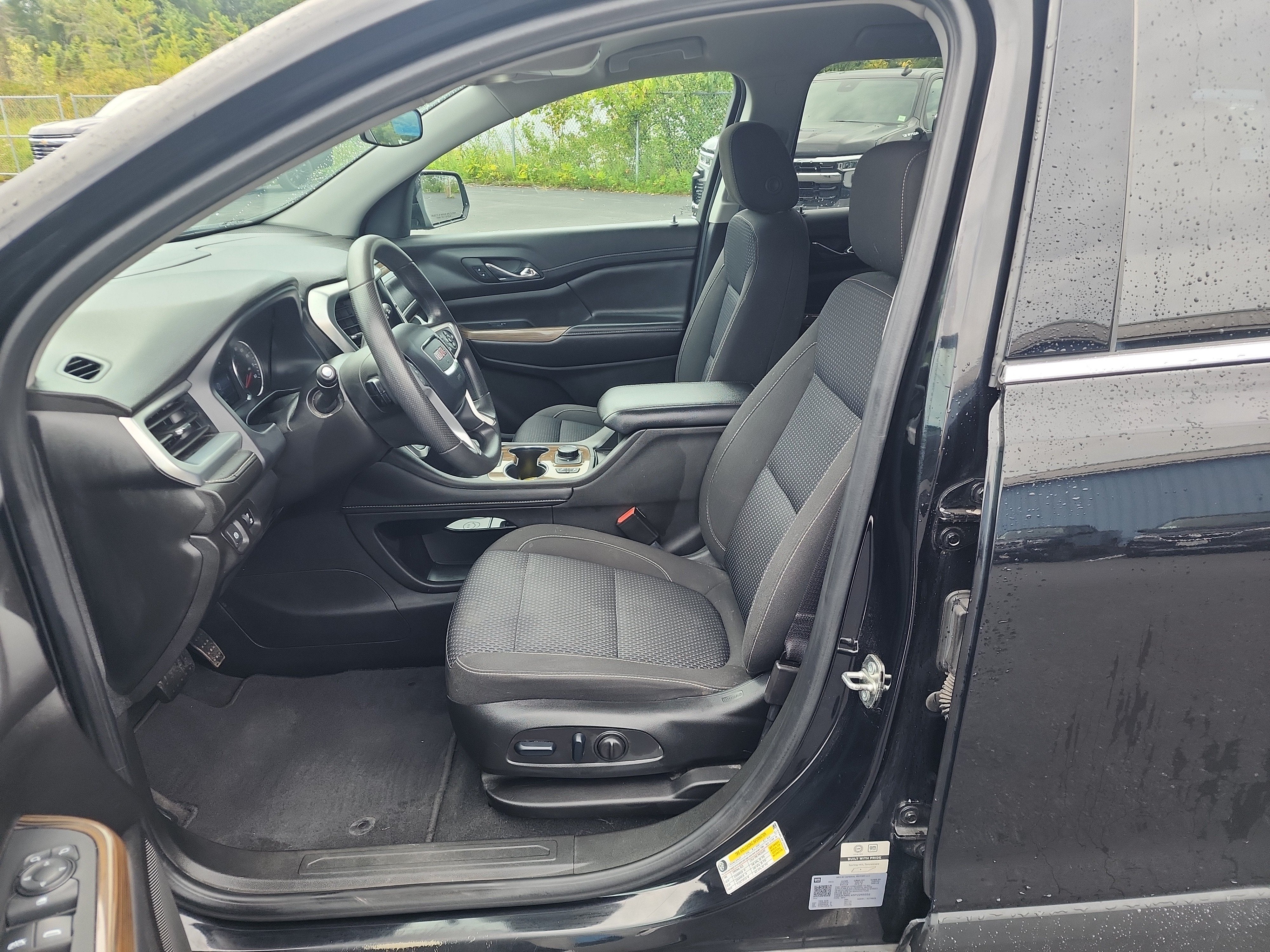 2023 GMC Acadia SLE - Photo 11