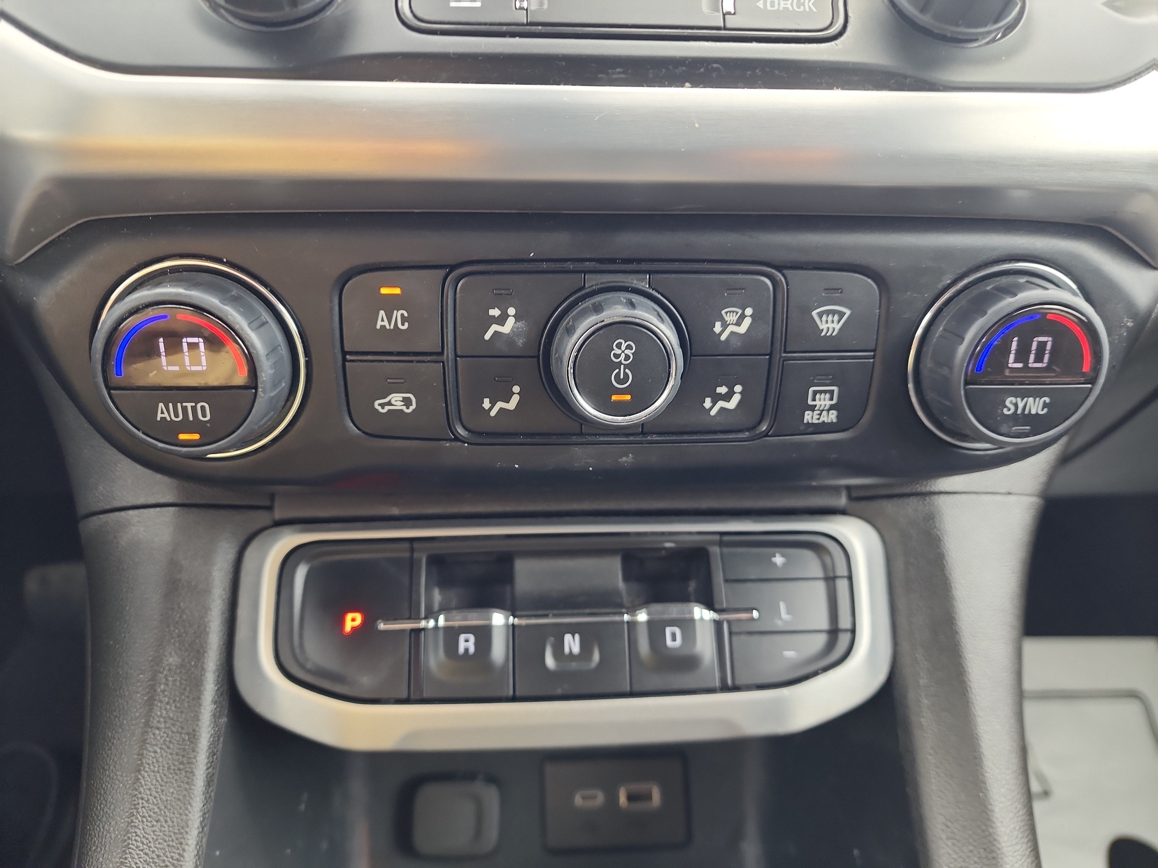 2023 GMC Acadia SLE - Photo 17