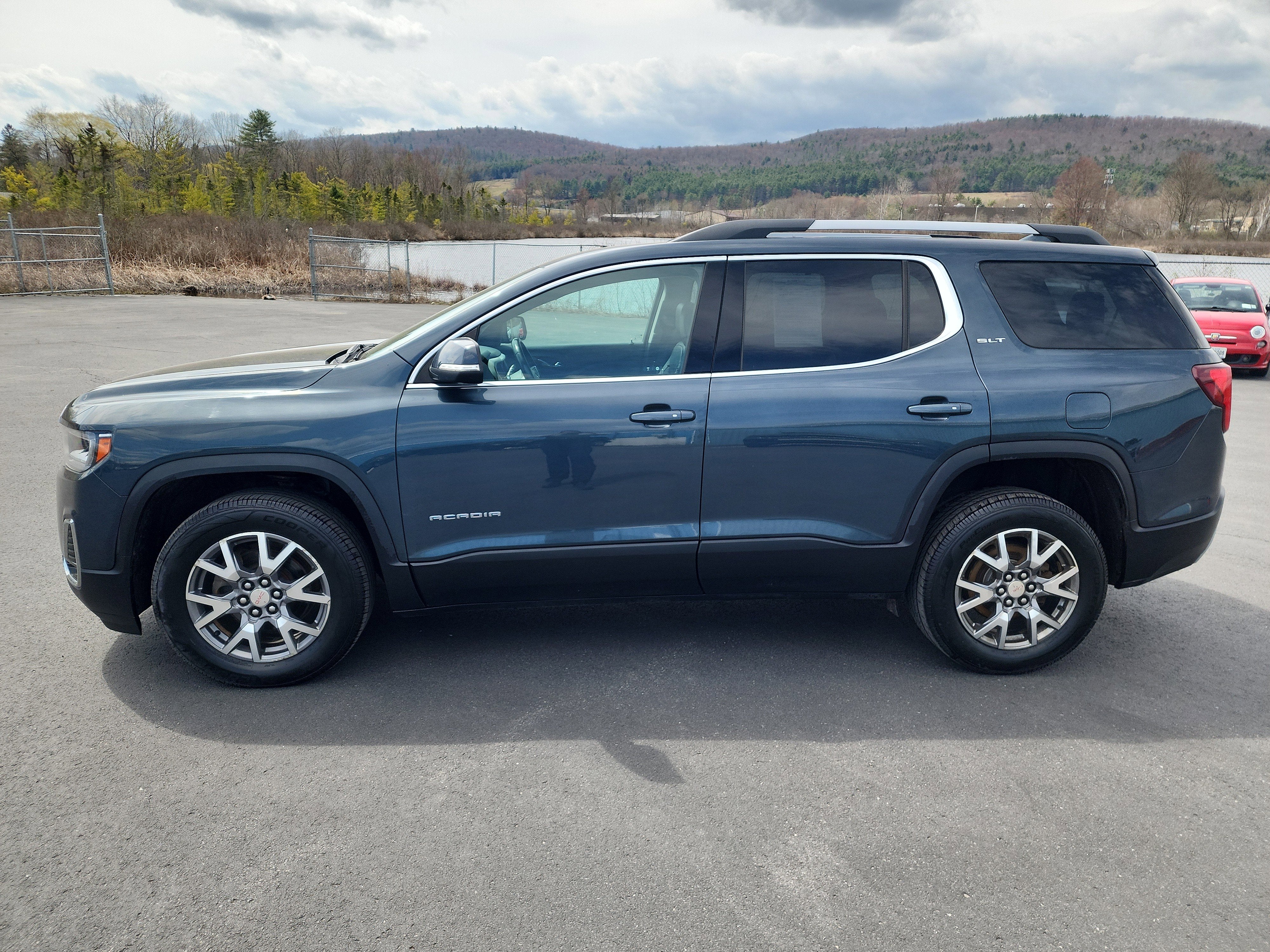 2020 GMC Acadia SLT