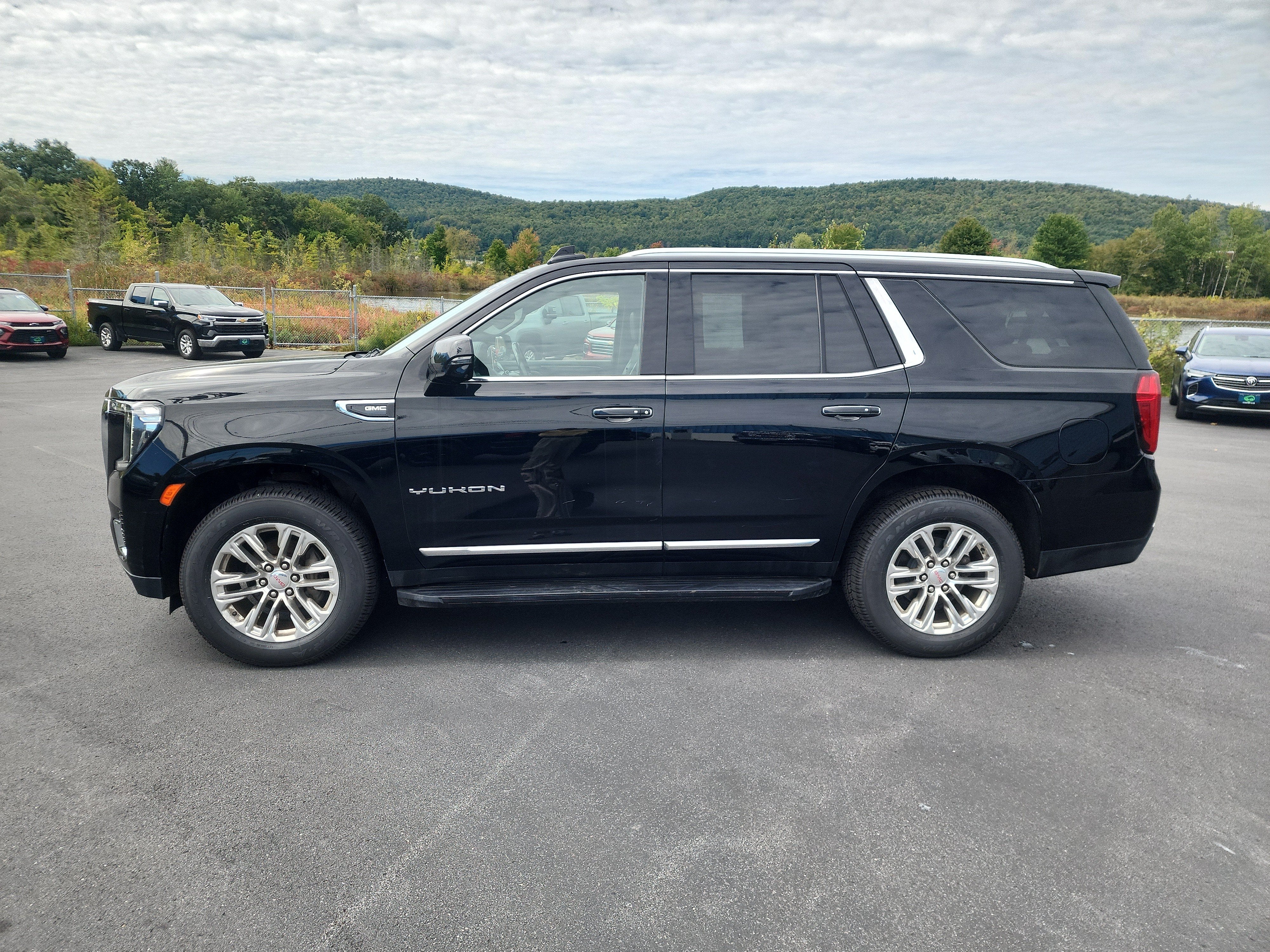 2021 GMC Yukon SLT