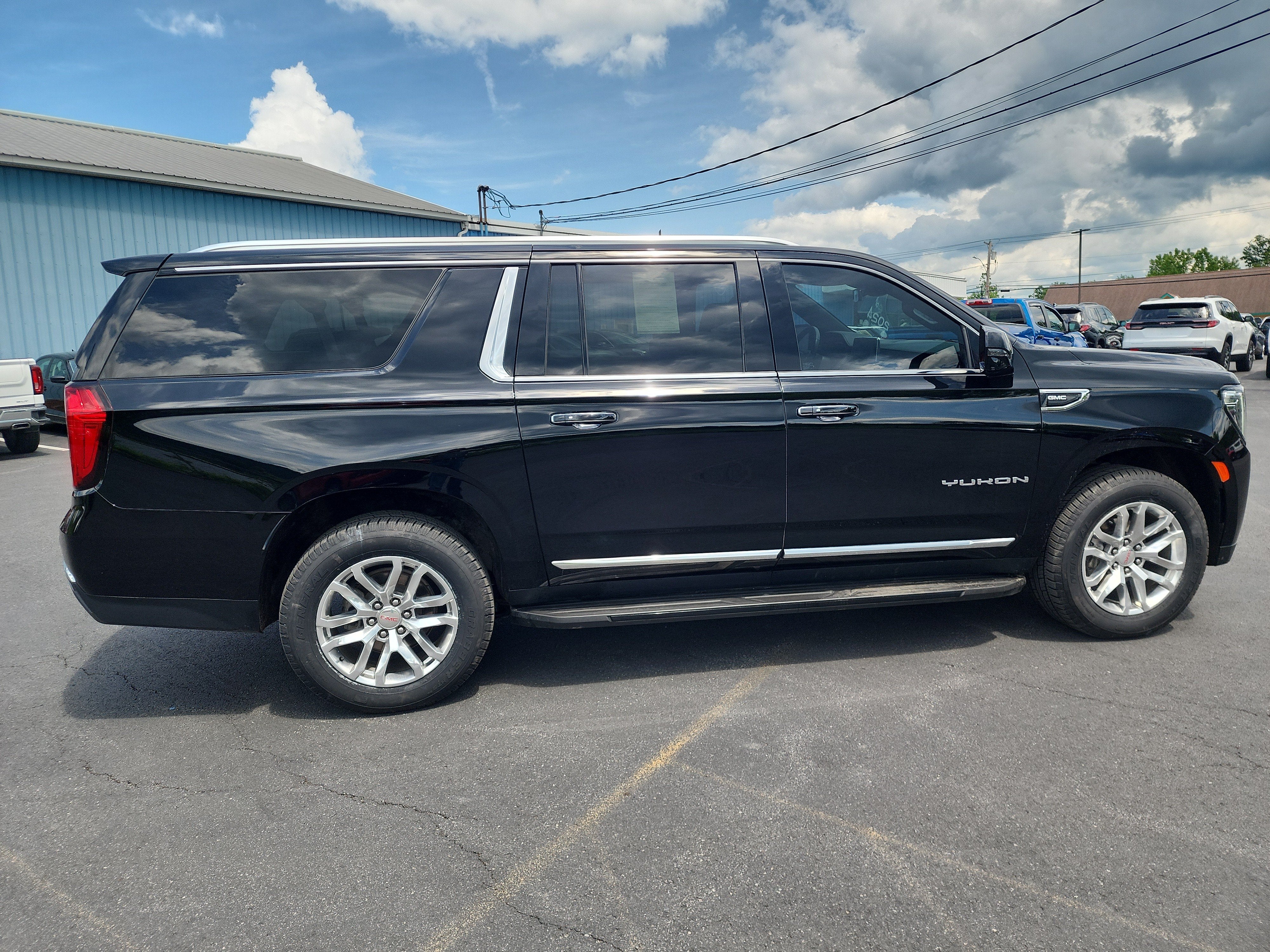 2024 GMC Yukon XL SLT