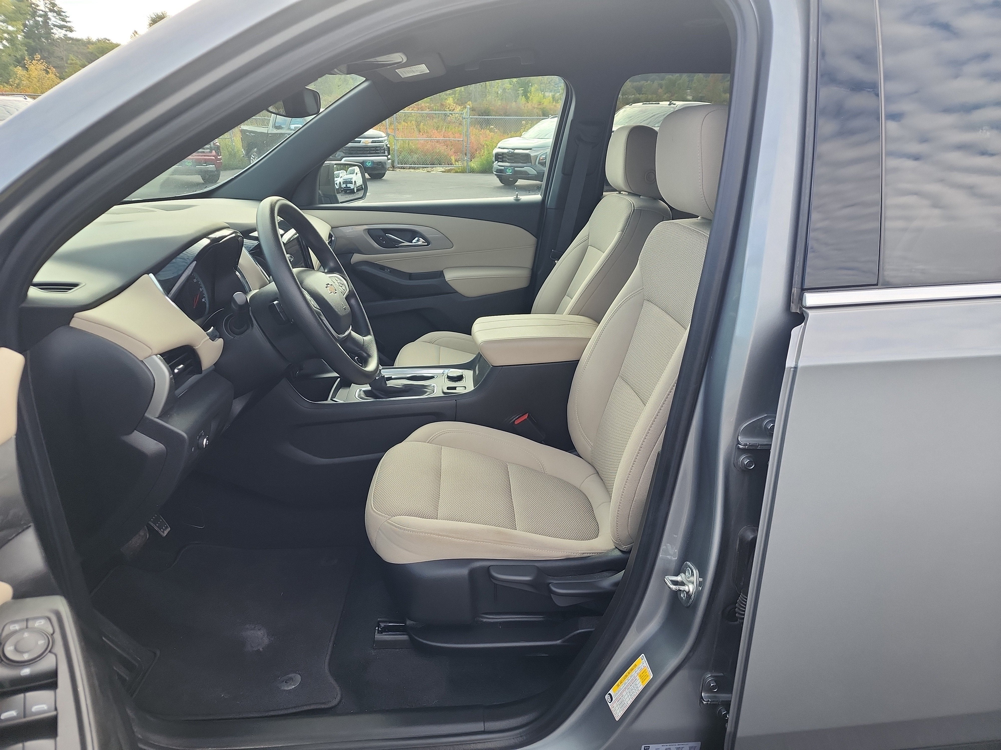 2023 Chevrolet Traverse LS