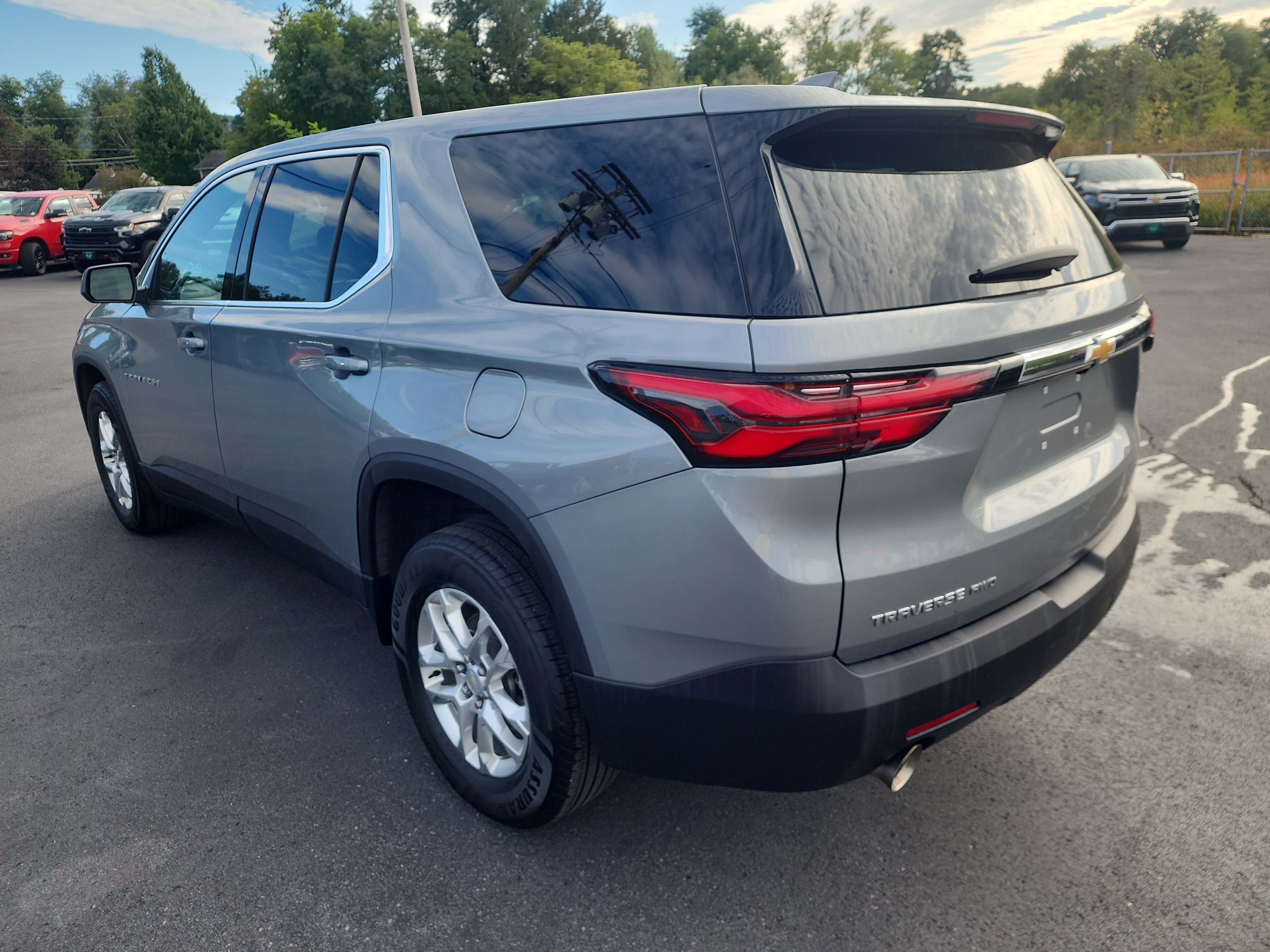 2023 Chevrolet Traverse LS