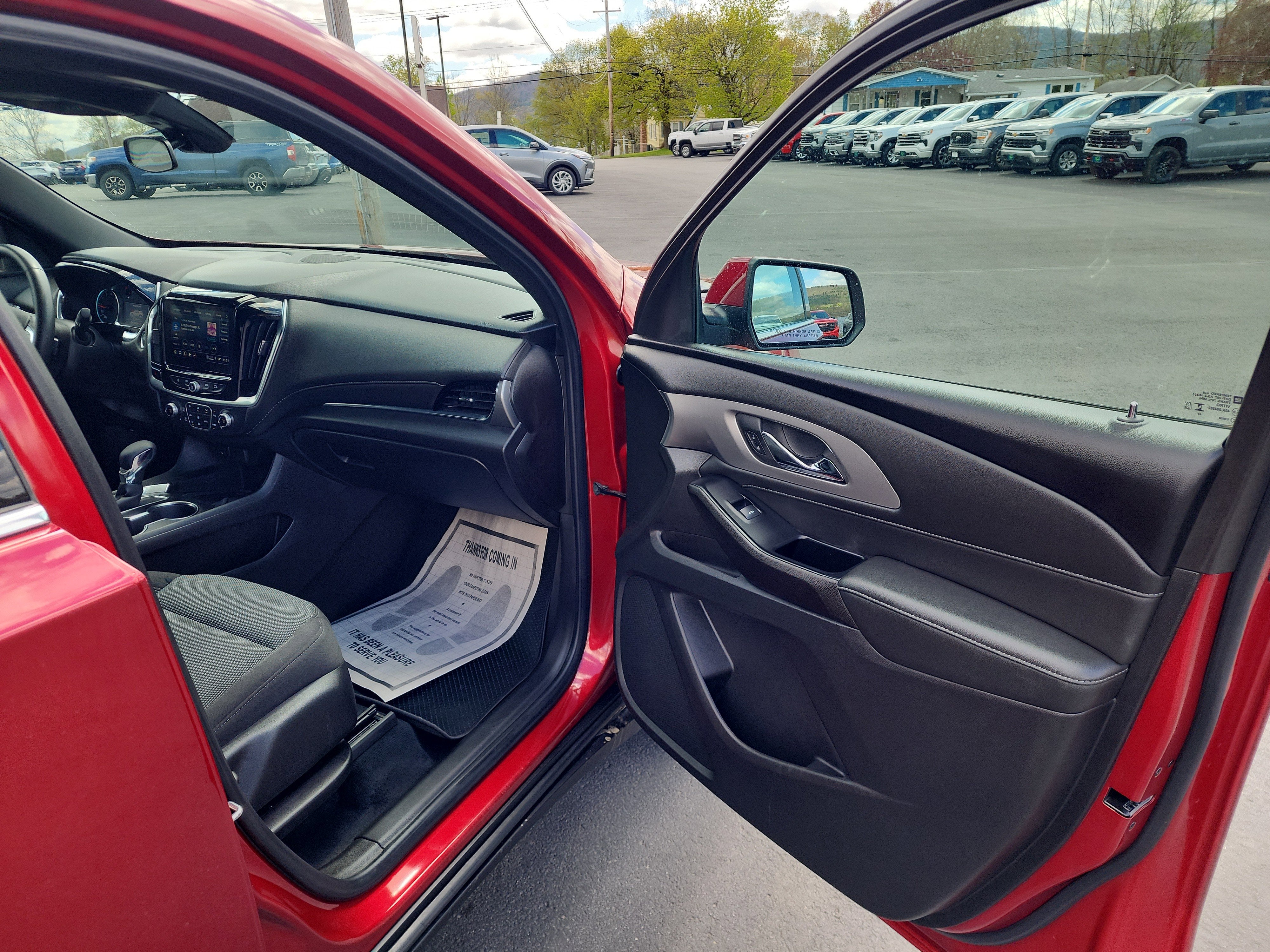 2023 Chevrolet Traverse LT Cloth