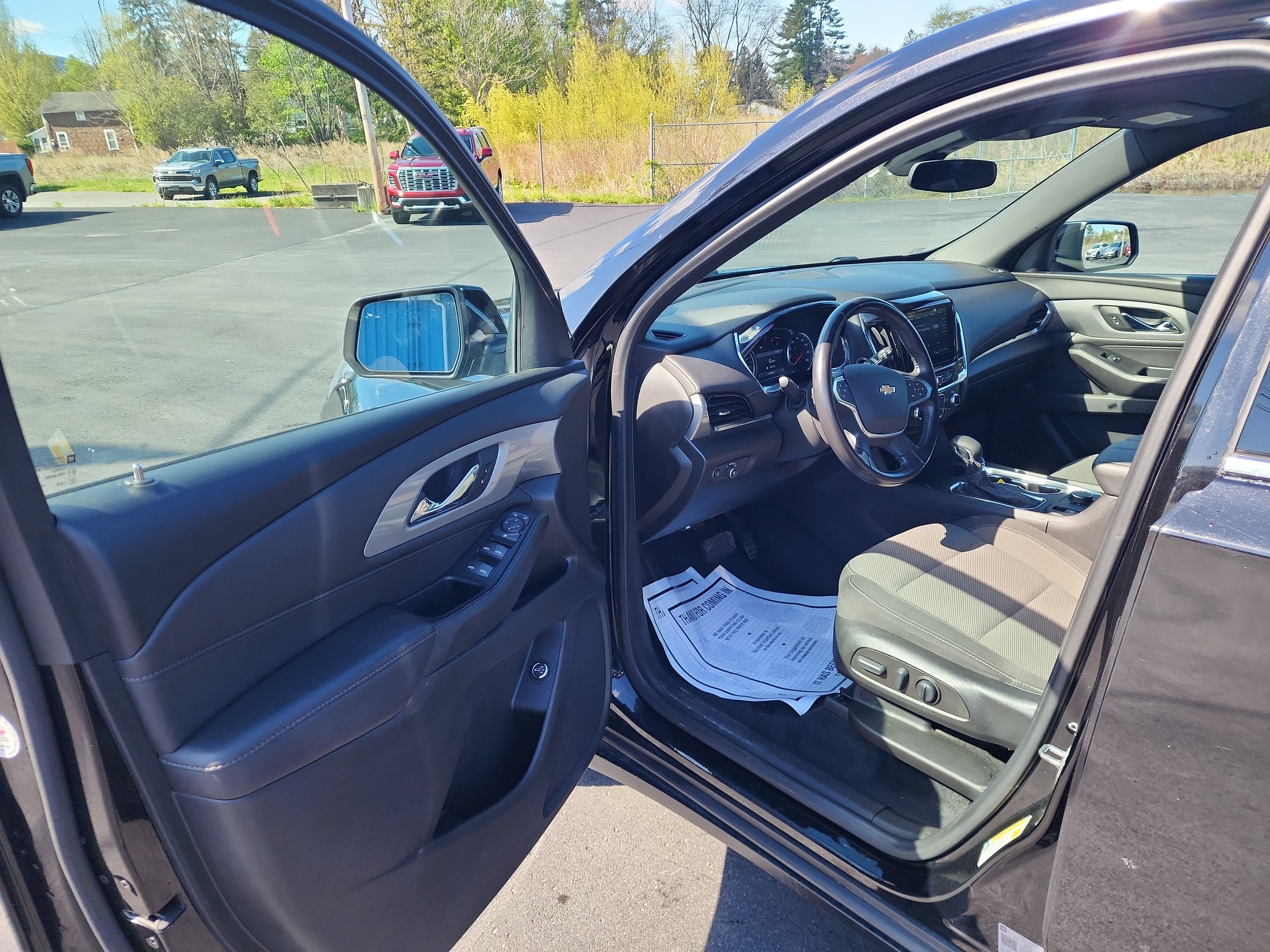 2022 Chevrolet Traverse LT Cloth