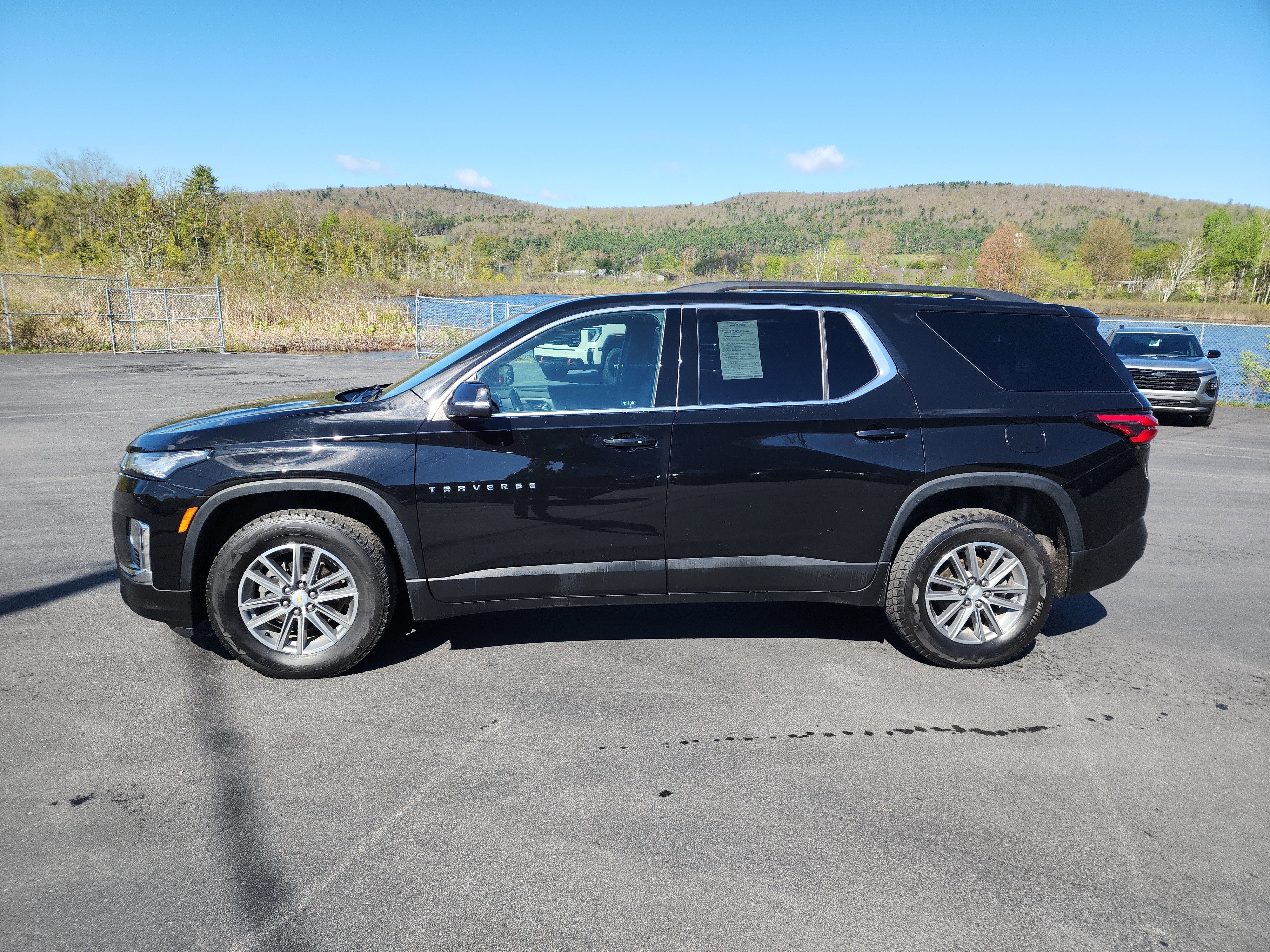 2022 Chevrolet Traverse LT Cloth
