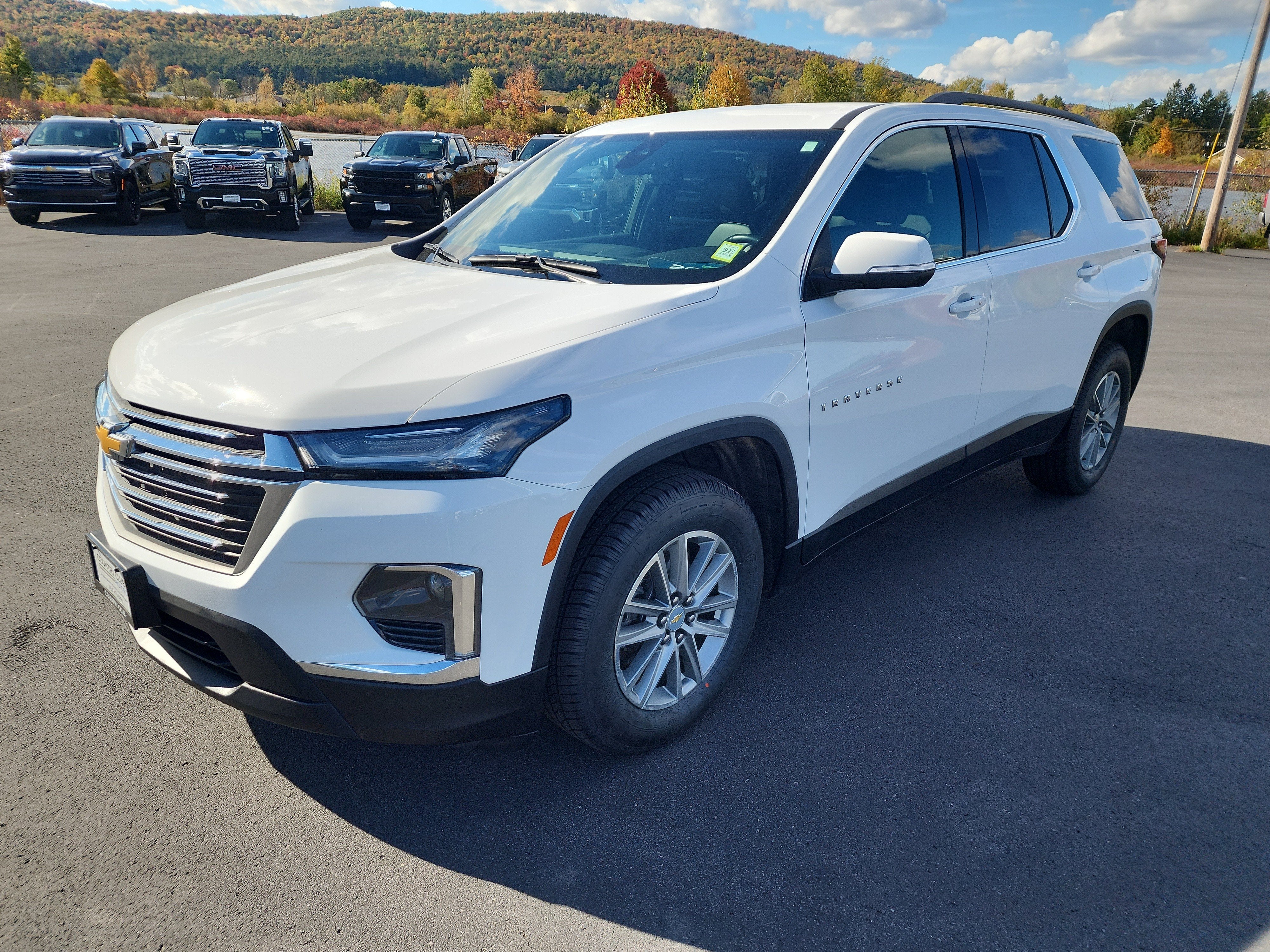 2023 Chevrolet Traverse LT Leather