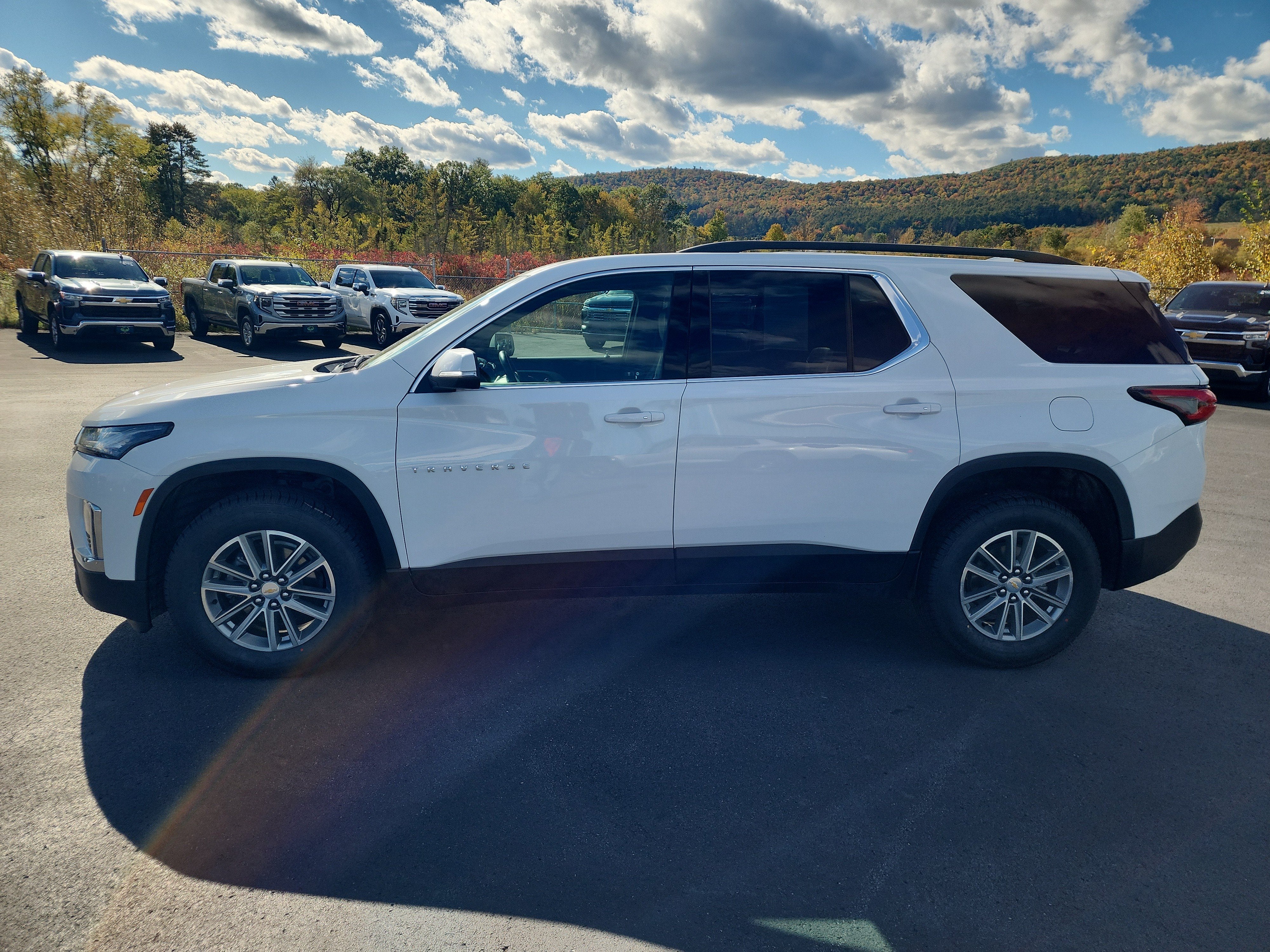 2023 Chevrolet Traverse LT Leather