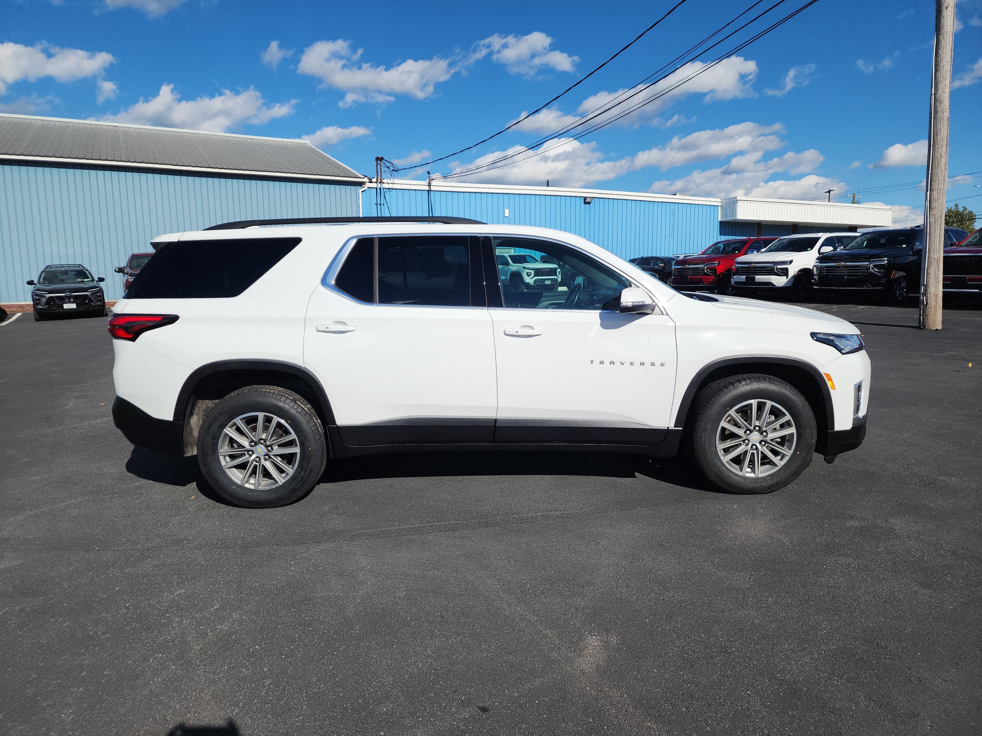 2023 Chevrolet Traverse LT Leather