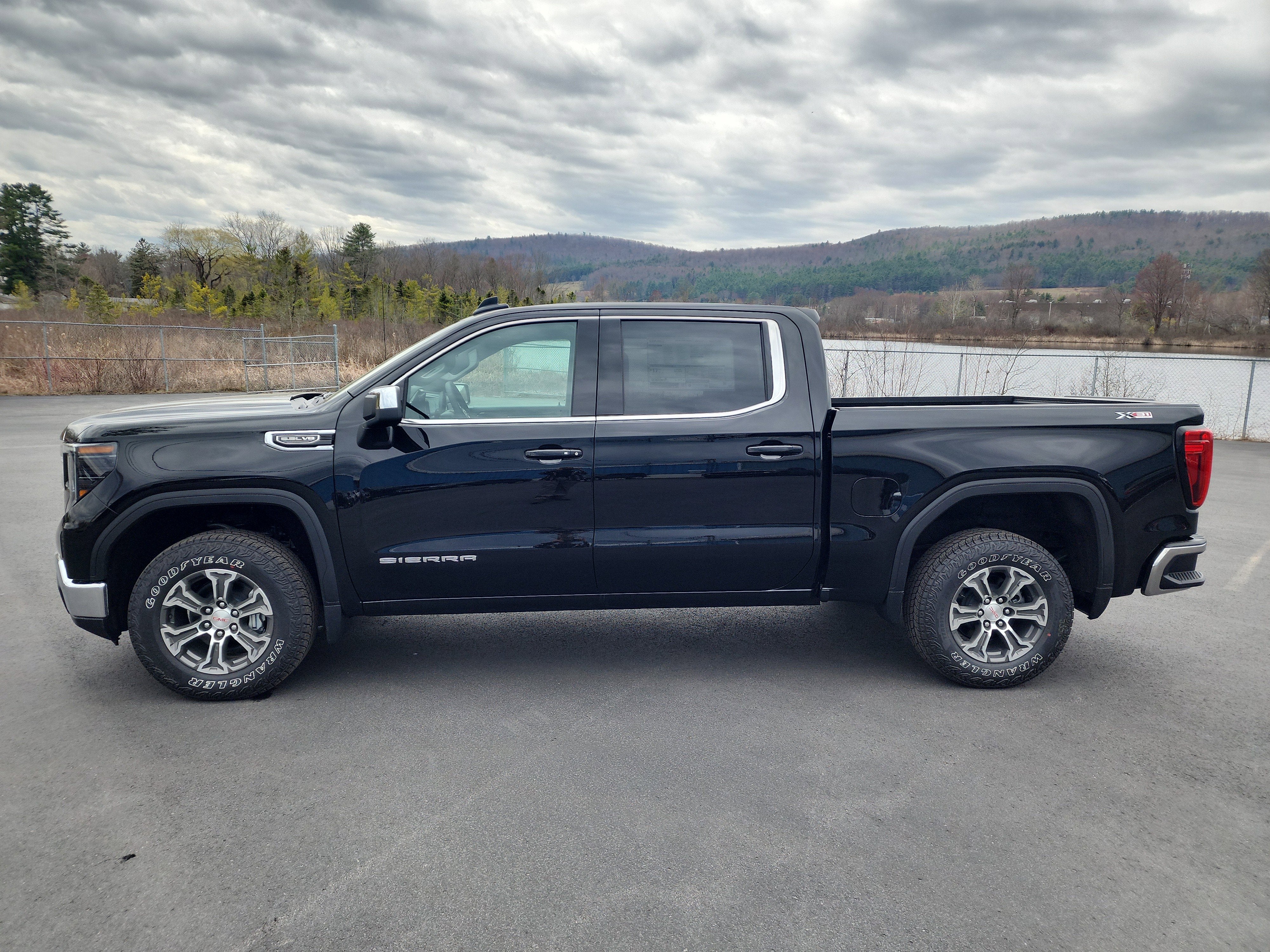 2026 GMC Sierra 1500 SLE