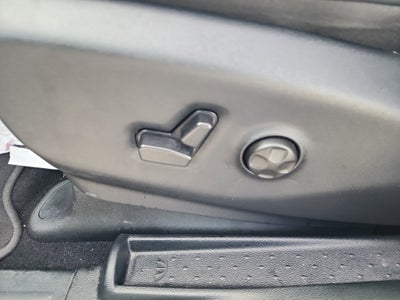 2025 Chrysler Voyager LX