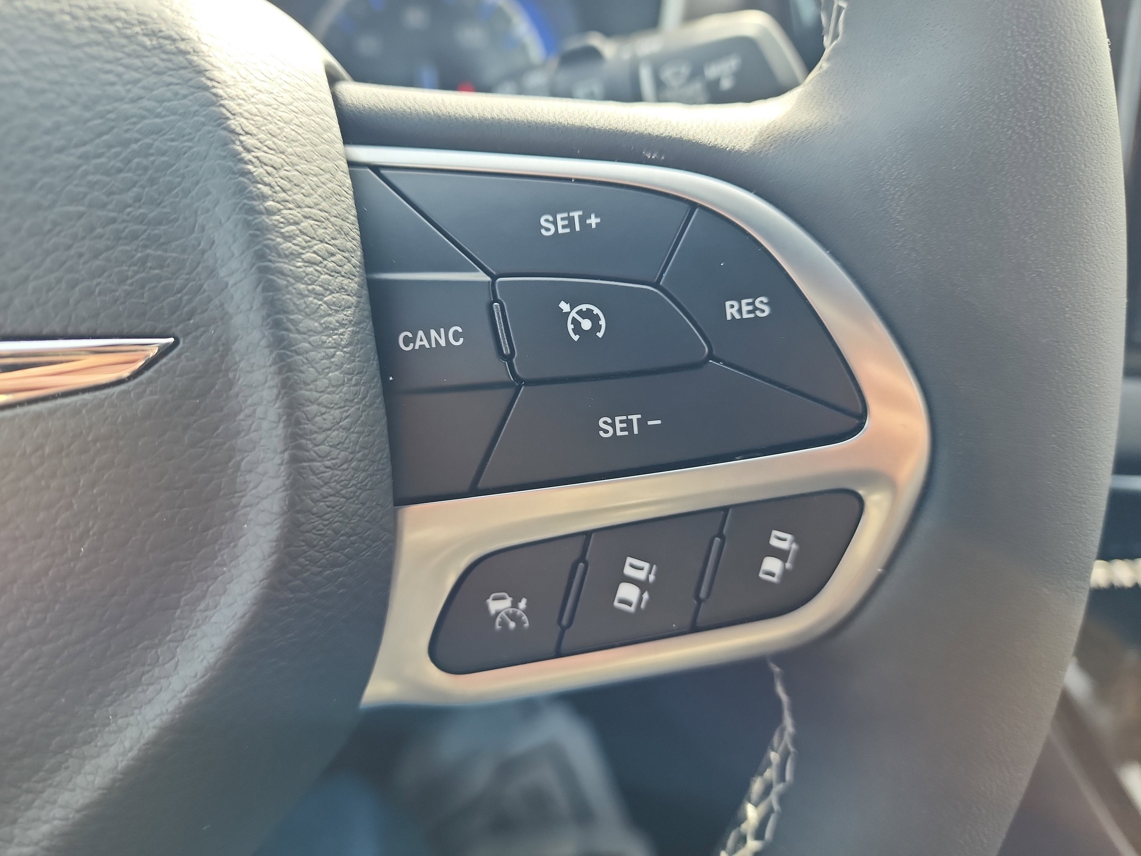 2025 Chrysler Voyager LX