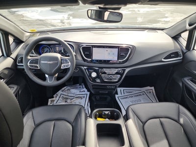 2025 Chrysler Voyager LX