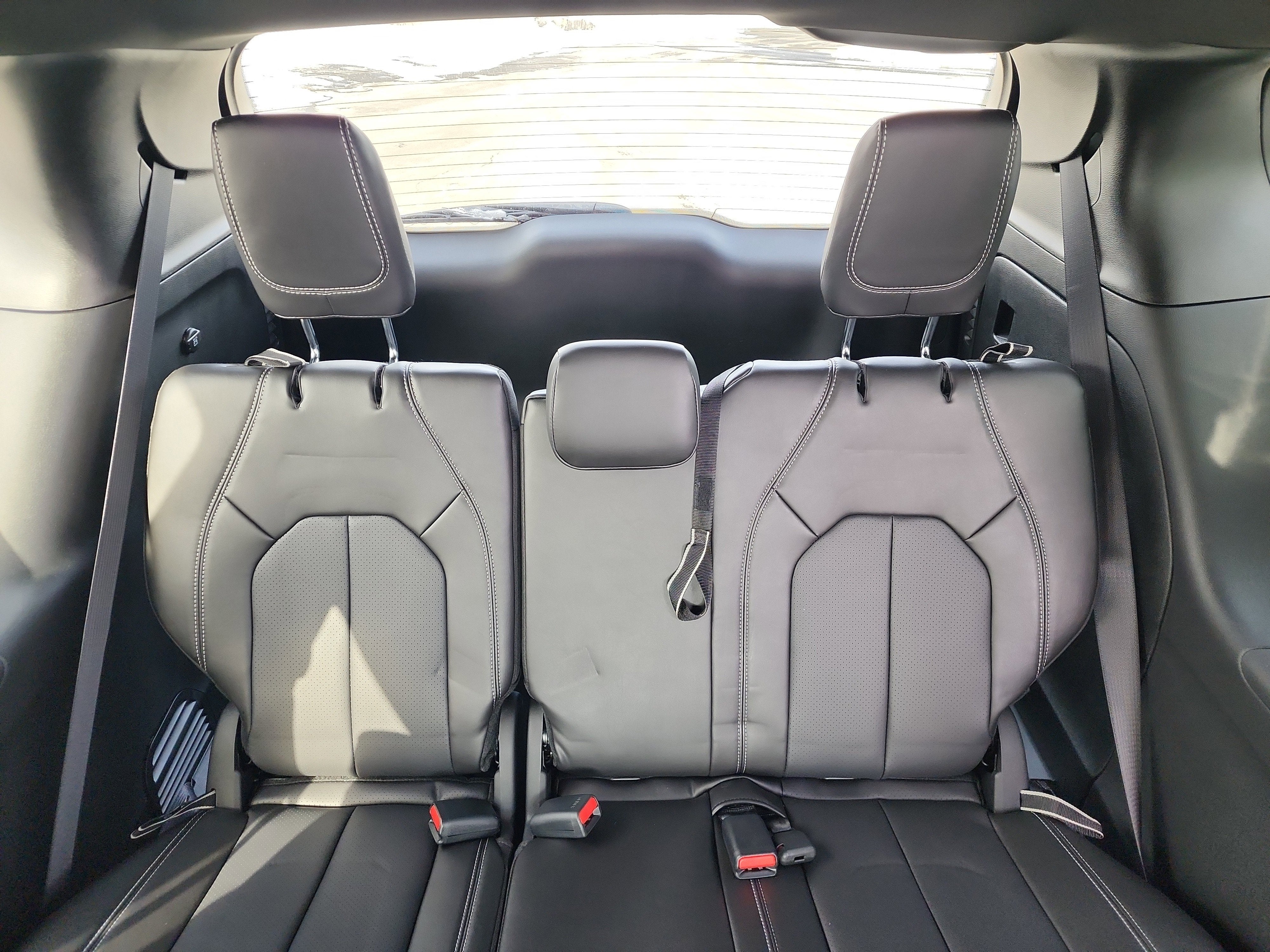 2025 Chrysler Voyager LX