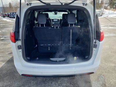 2025 Chrysler Voyager LX