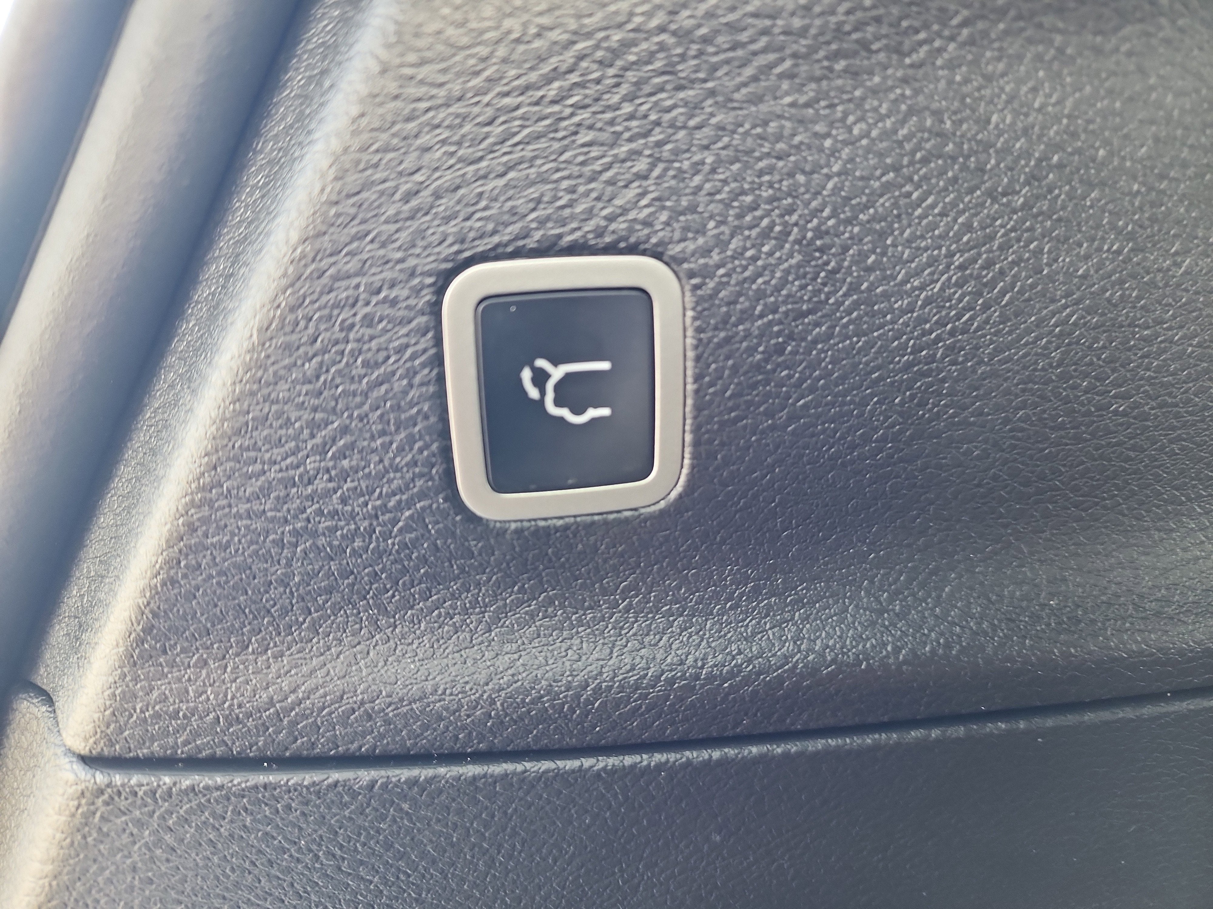 2025 Chrysler Voyager LX