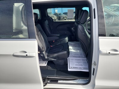 2025 Chrysler Voyager LX