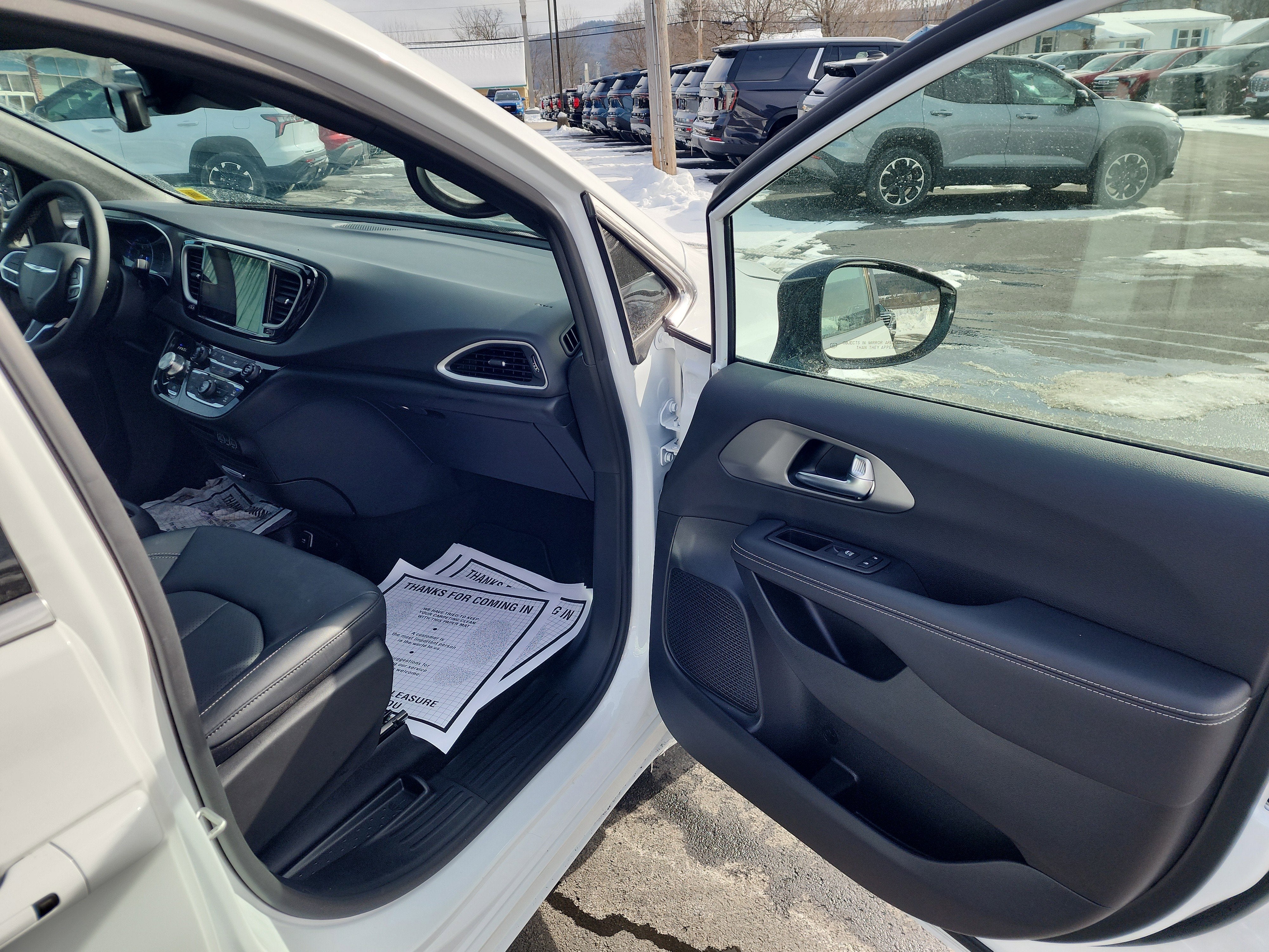 2025 Chrysler Voyager LX