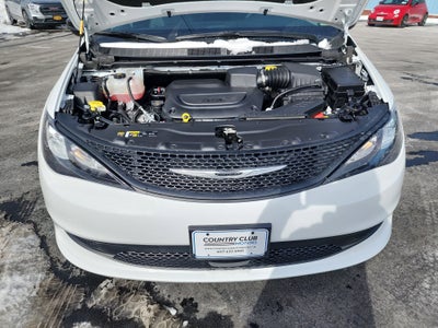 2025 Chrysler Voyager LX