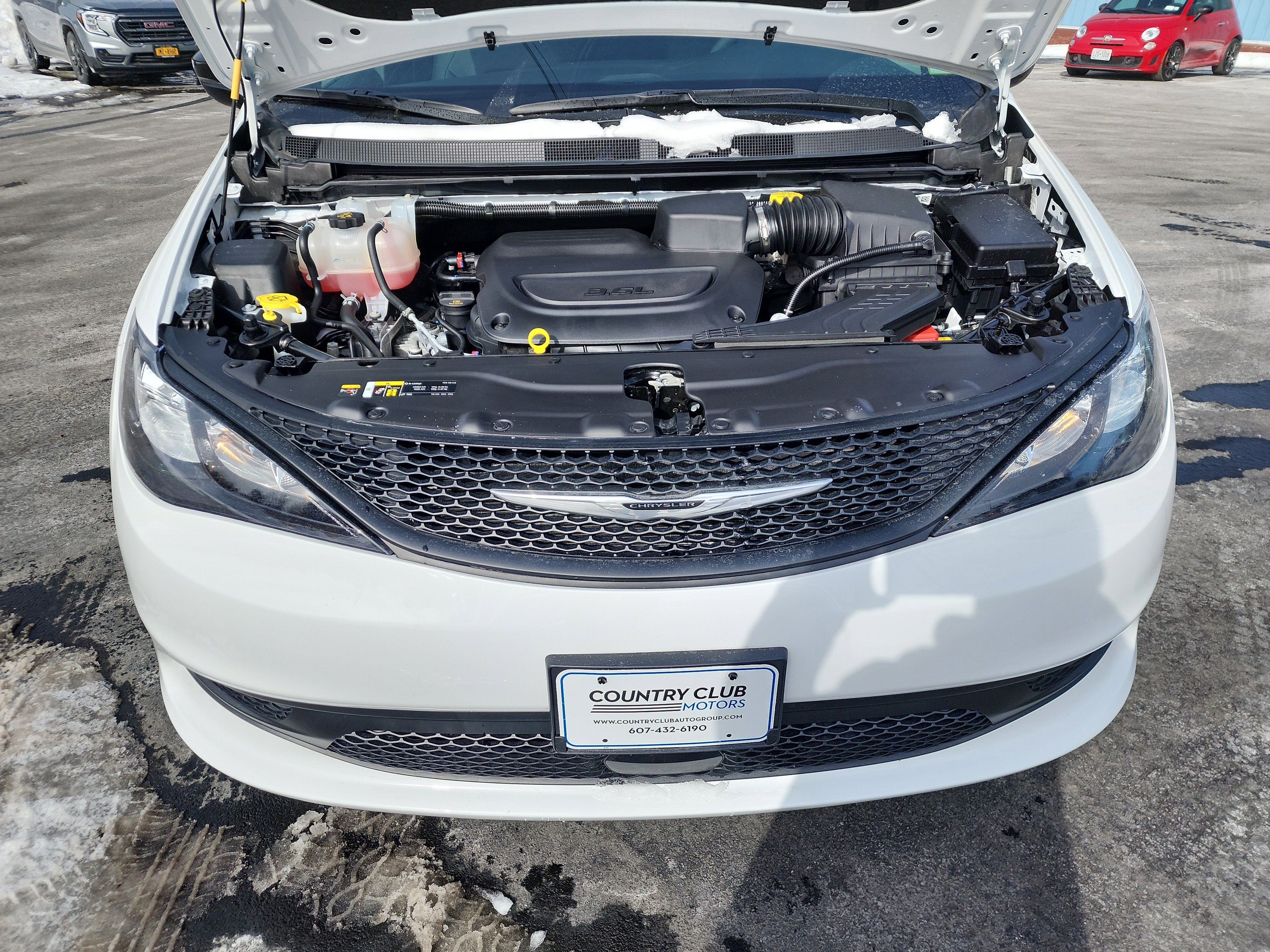 2025 Chrysler Voyager LX