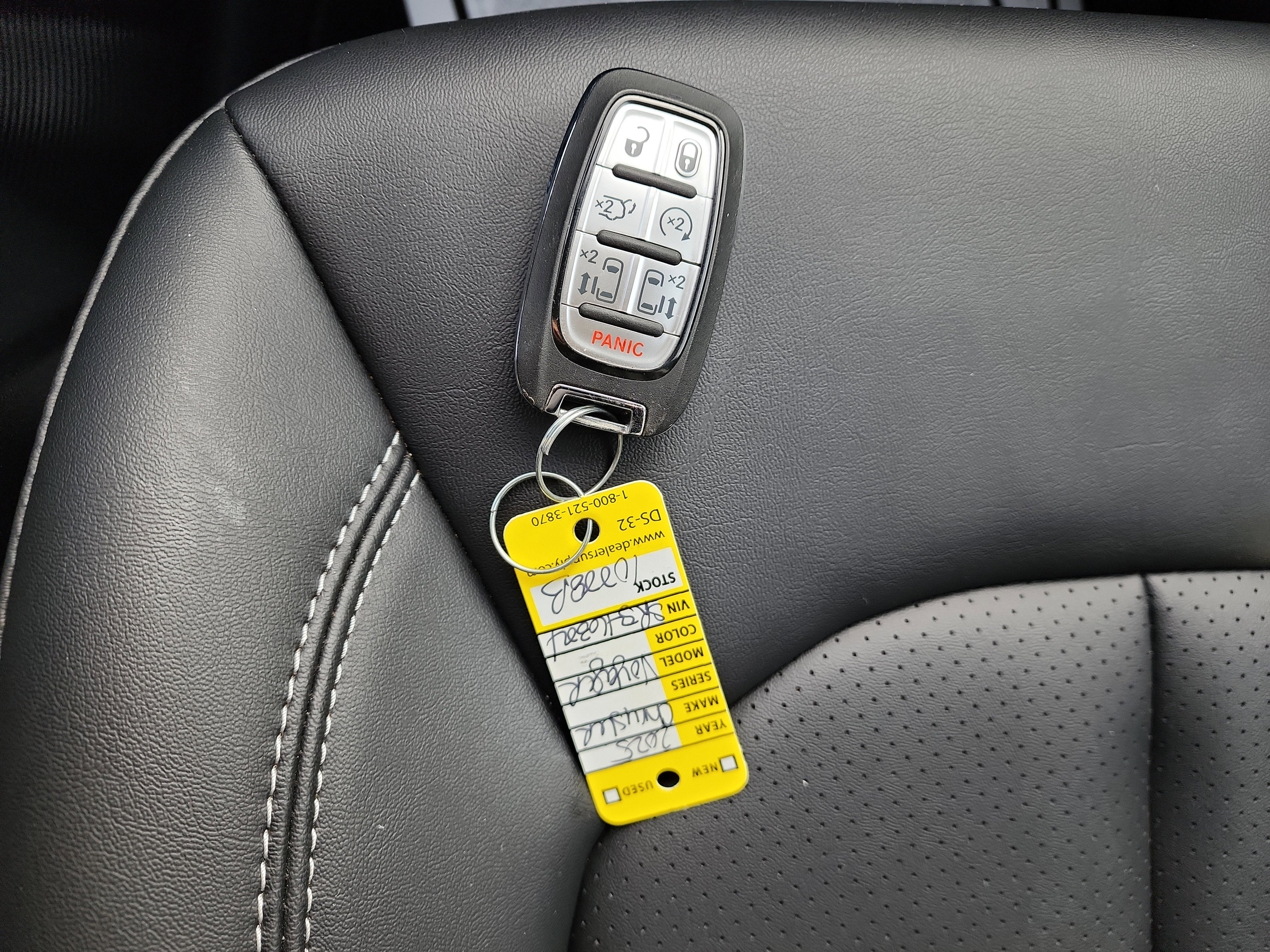 2025 Chrysler Voyager LX