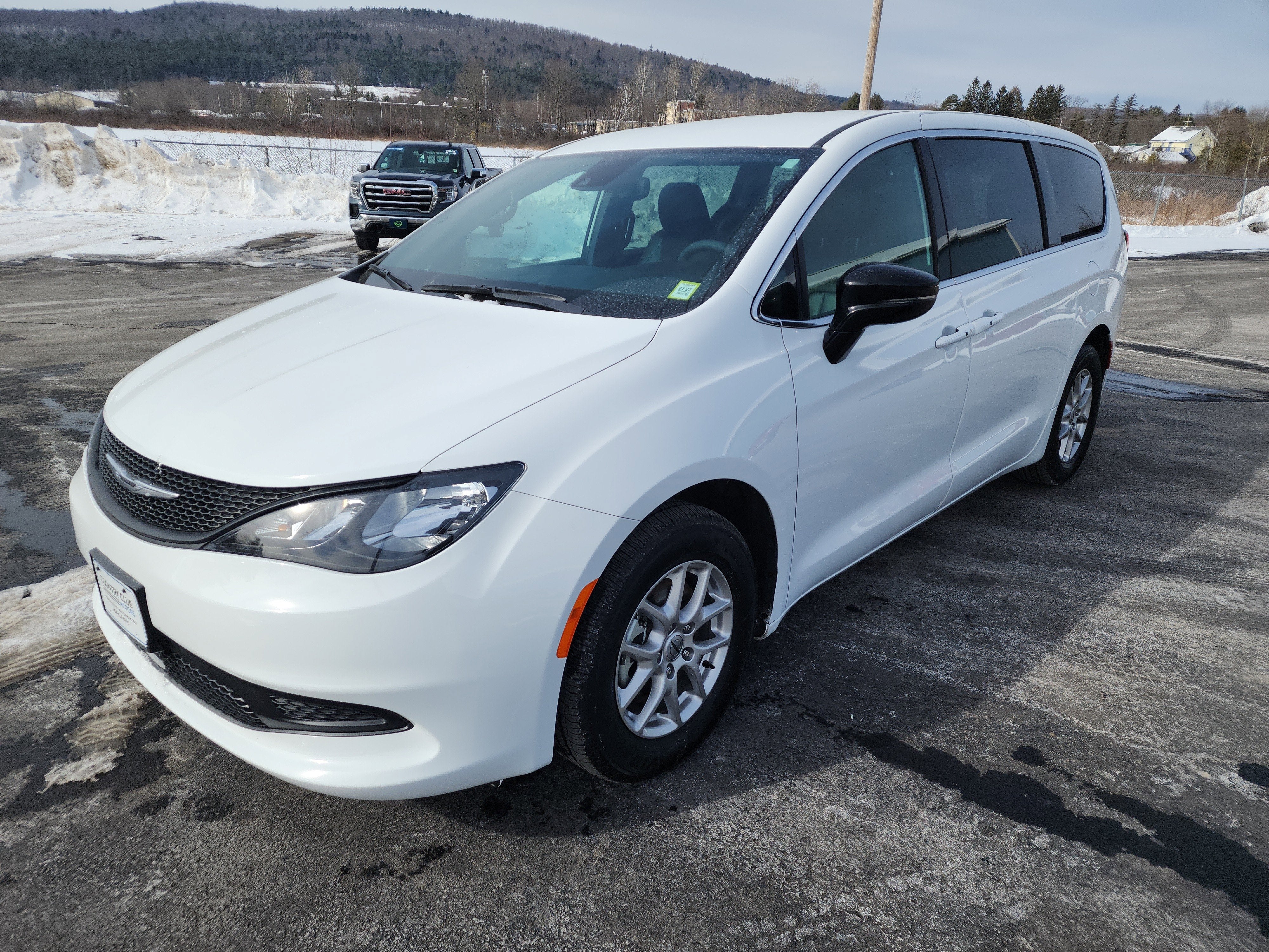 2025 Chrysler Voyager LX
