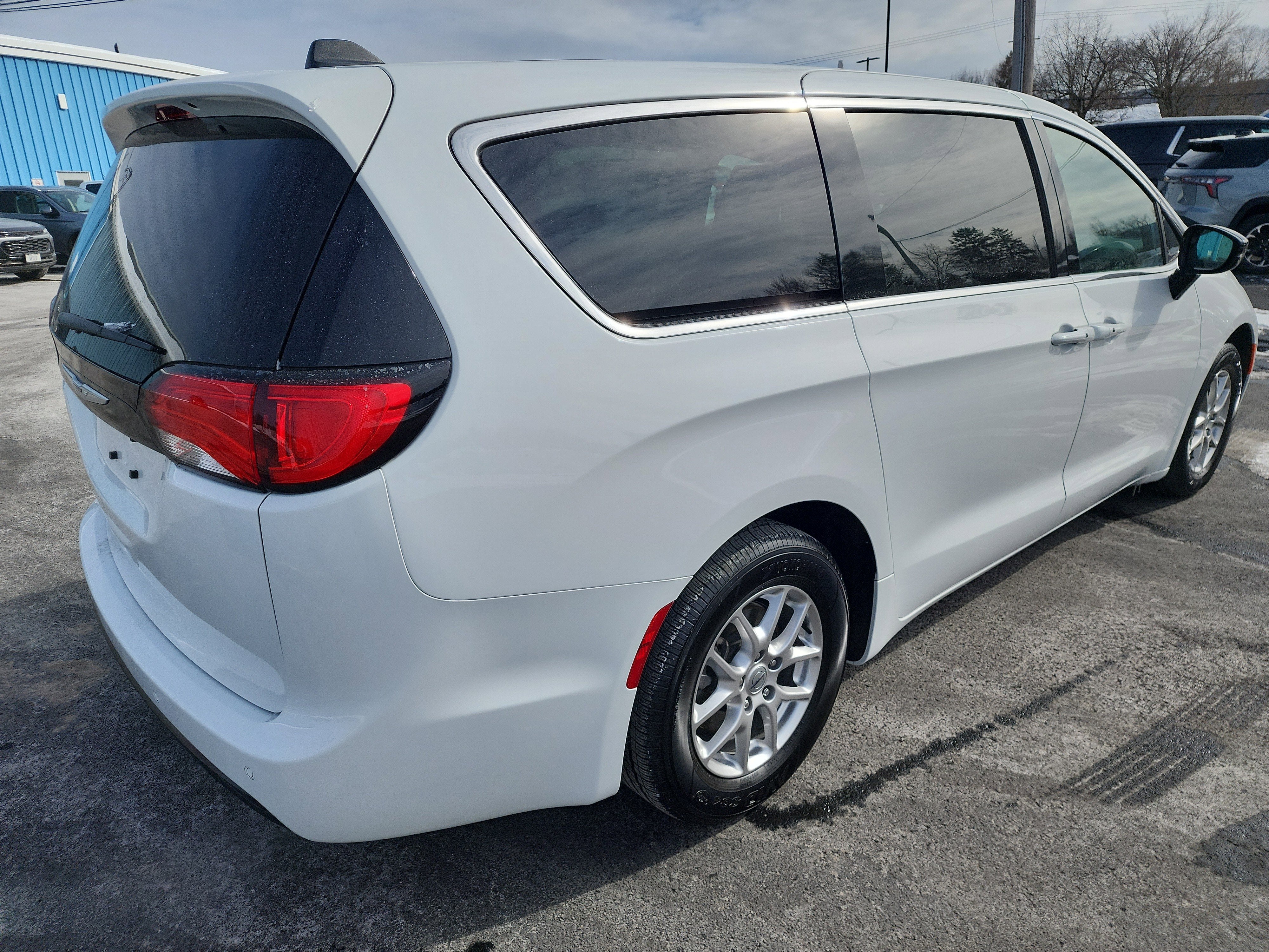 2025 Chrysler Voyager LX