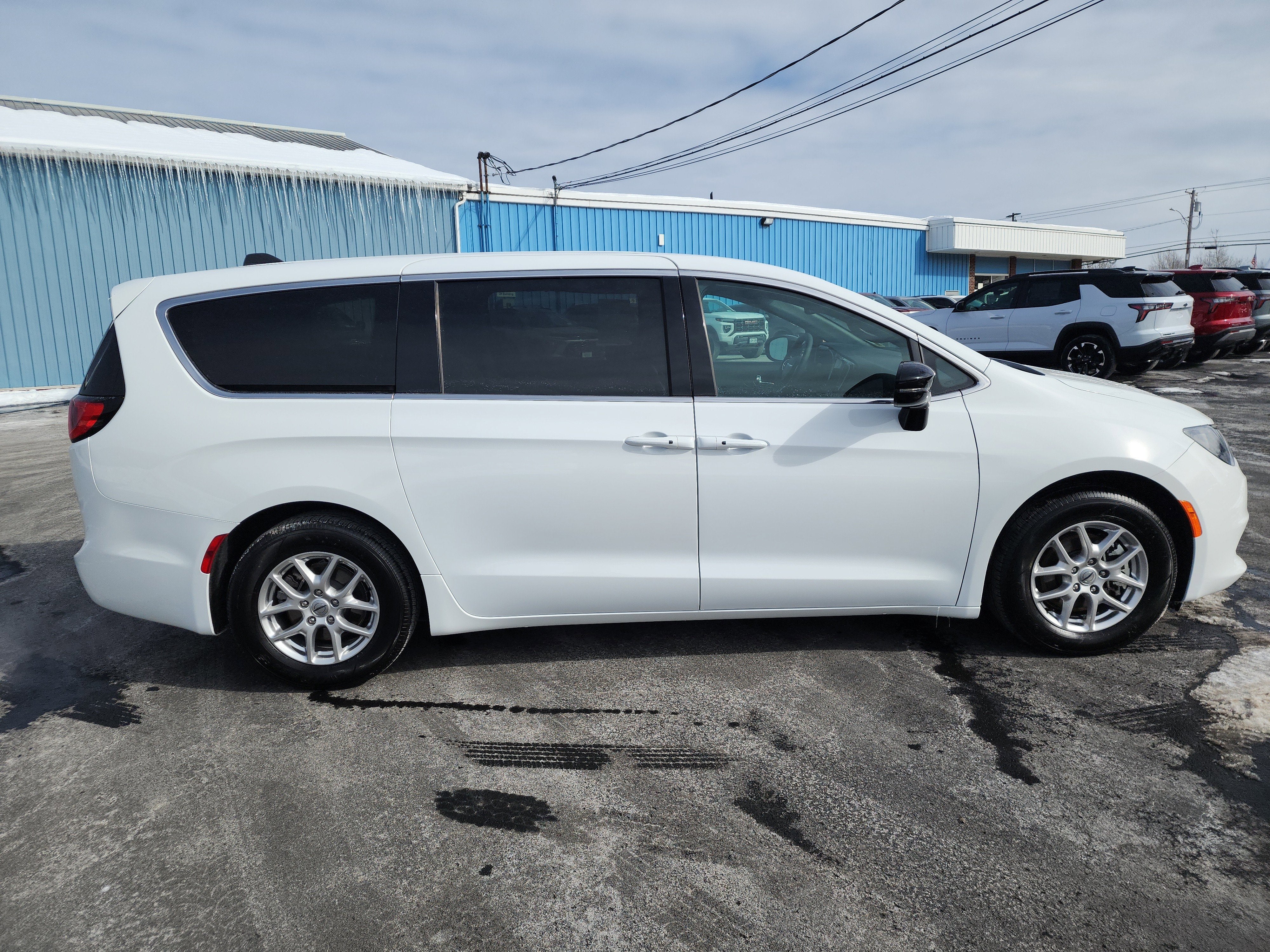 2025 Chrysler Voyager LX