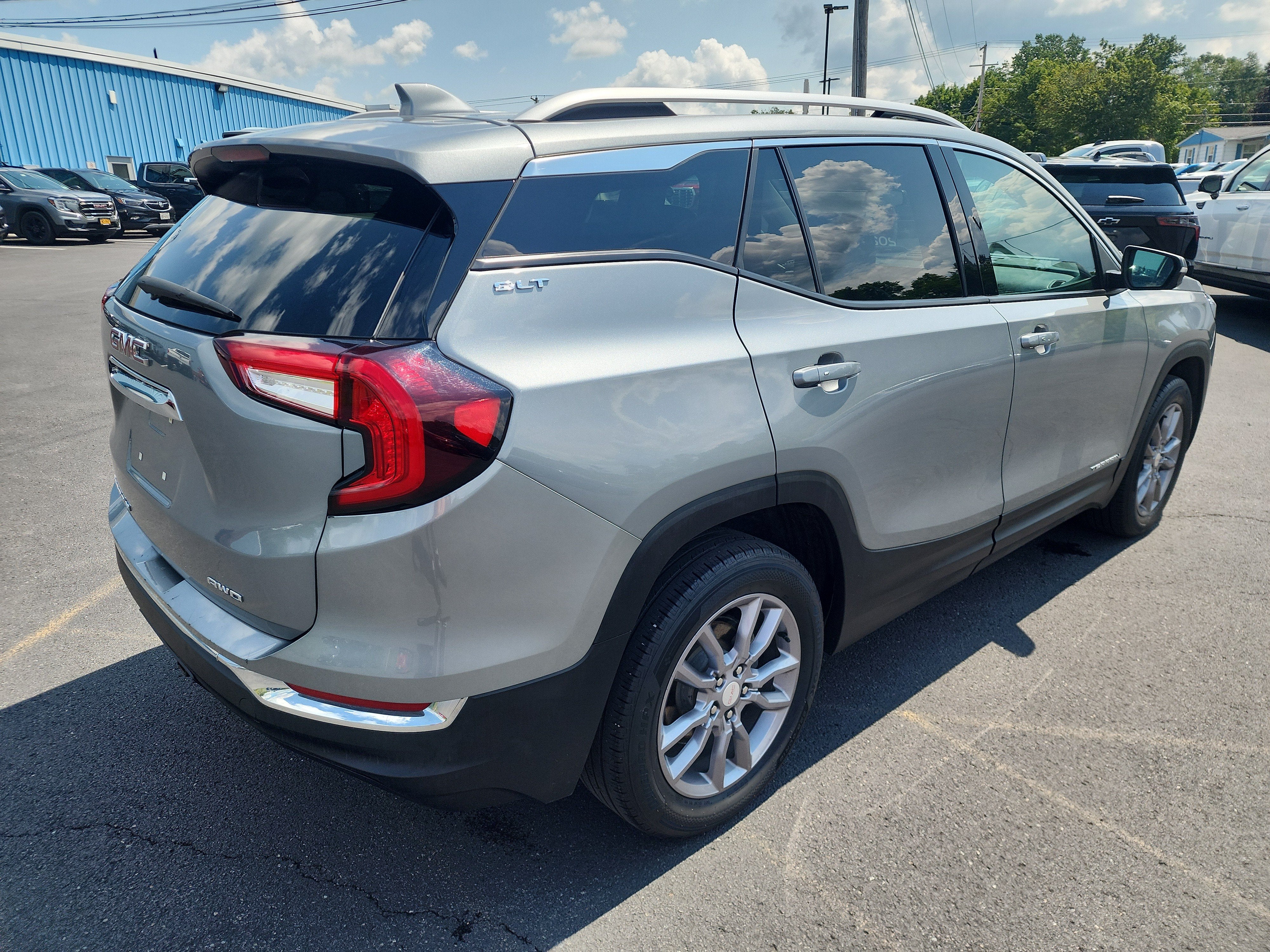 2023 GMC Terrain SLT