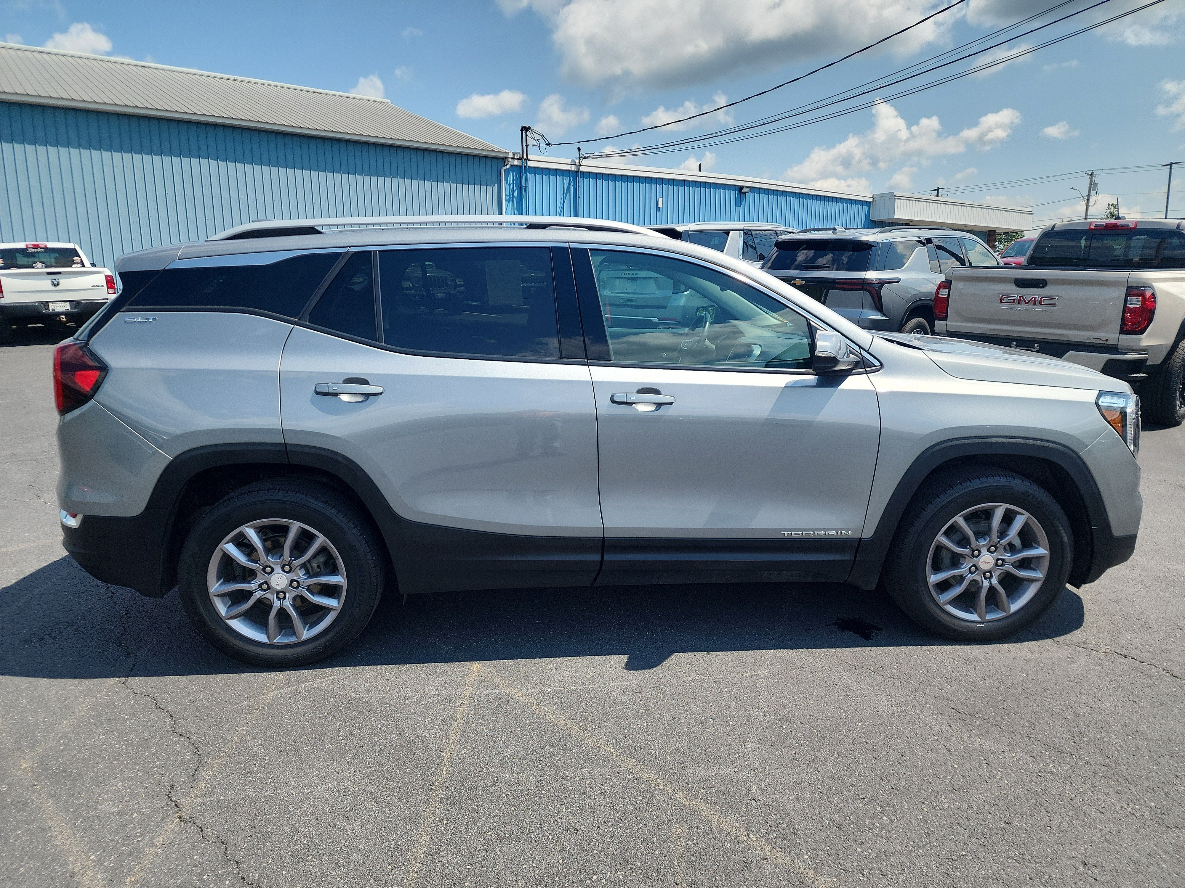 2023 GMC Terrain SLT