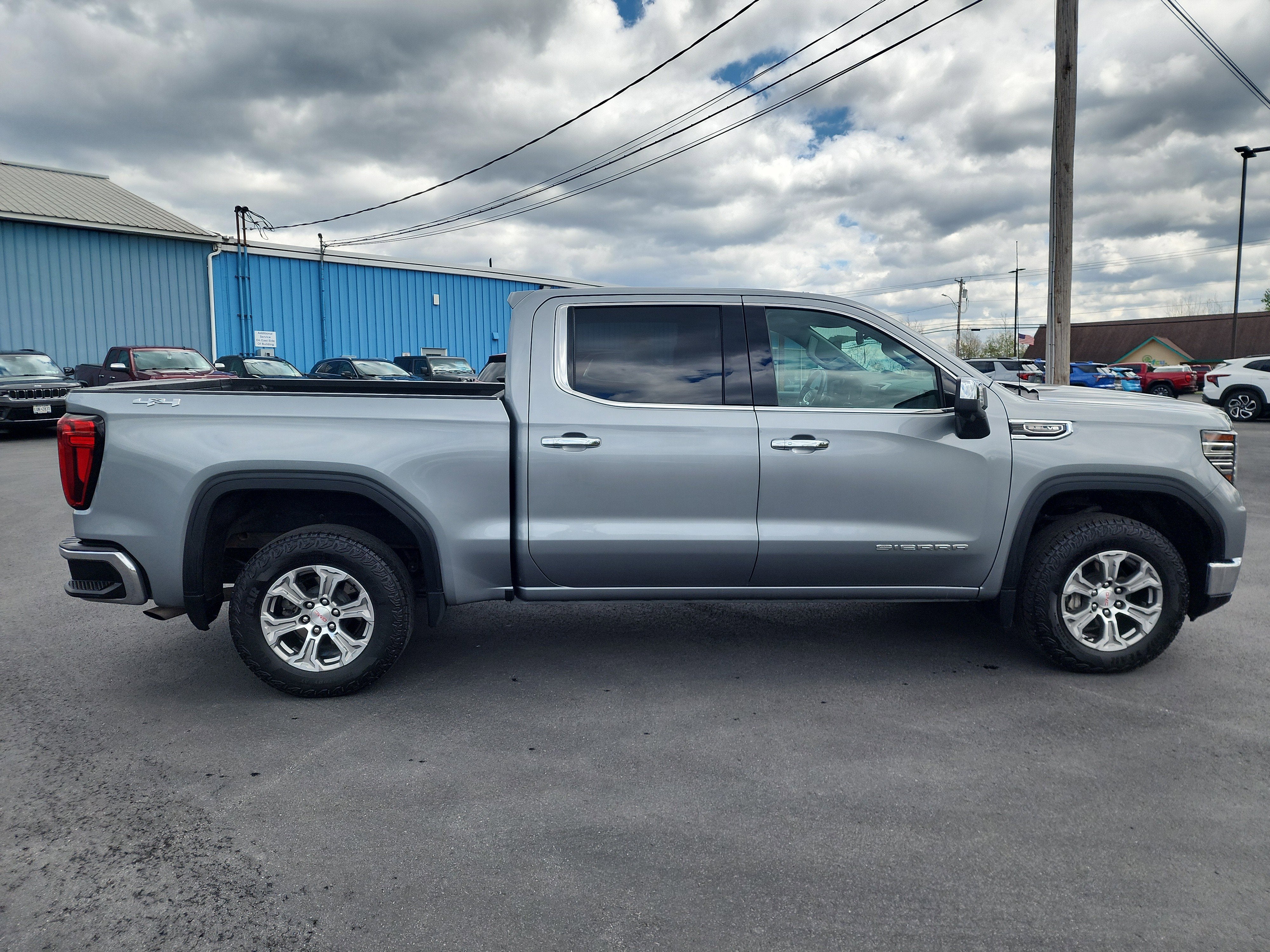 2024 GMC Sierra 1500 SLT